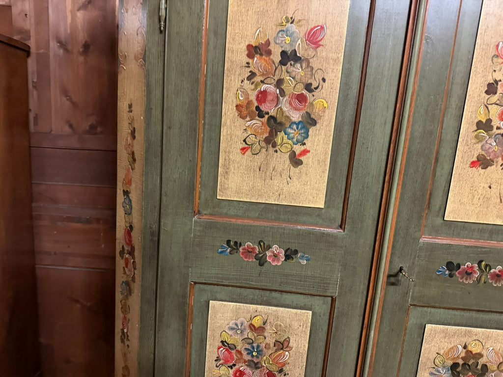 Vintage Bauernschrank Schrank Barock Stil Holz handbemalt 20 tes Jhdt