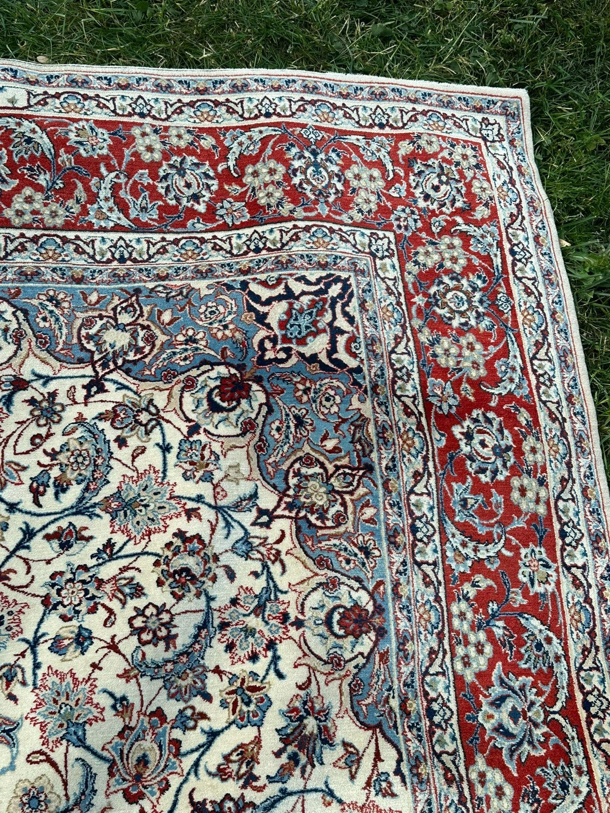 Orientteppich im Stil Nain handgeknüpft Creme/blau Medaillon 231x146cm
