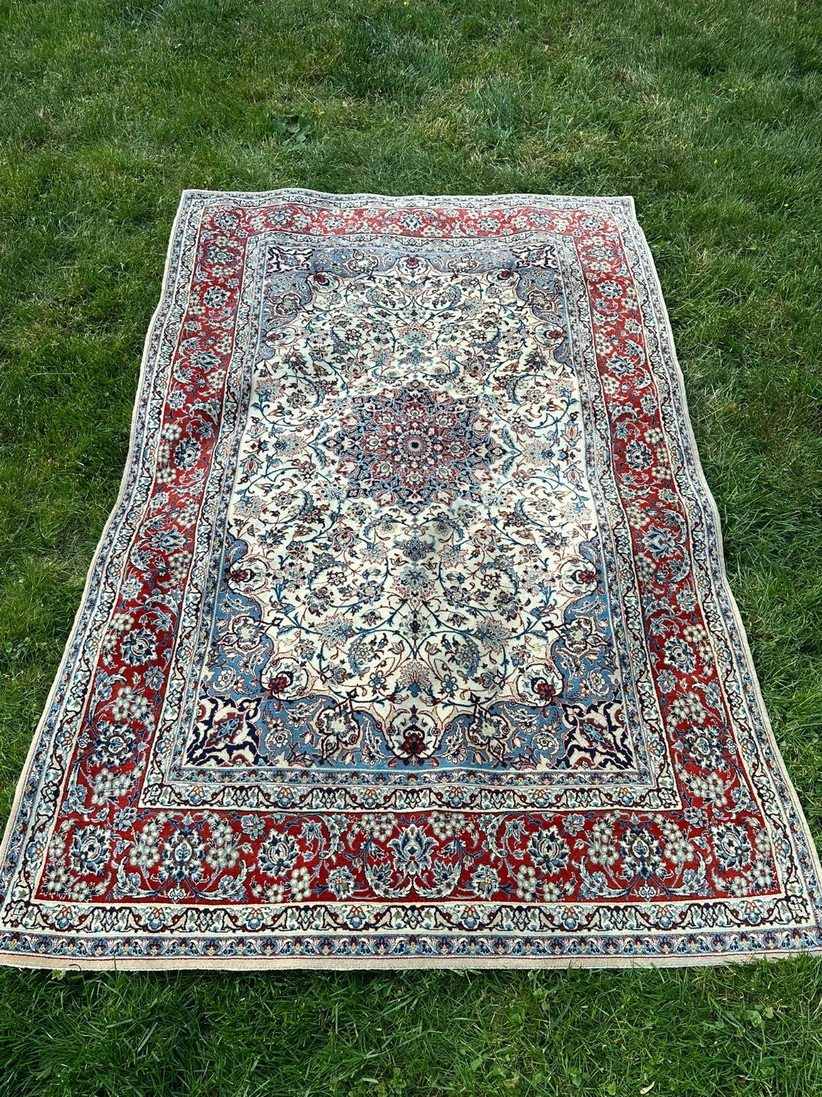 Orientteppich im Stil Nain handgeknüpft Creme/blau Medaillon 231x146cm
