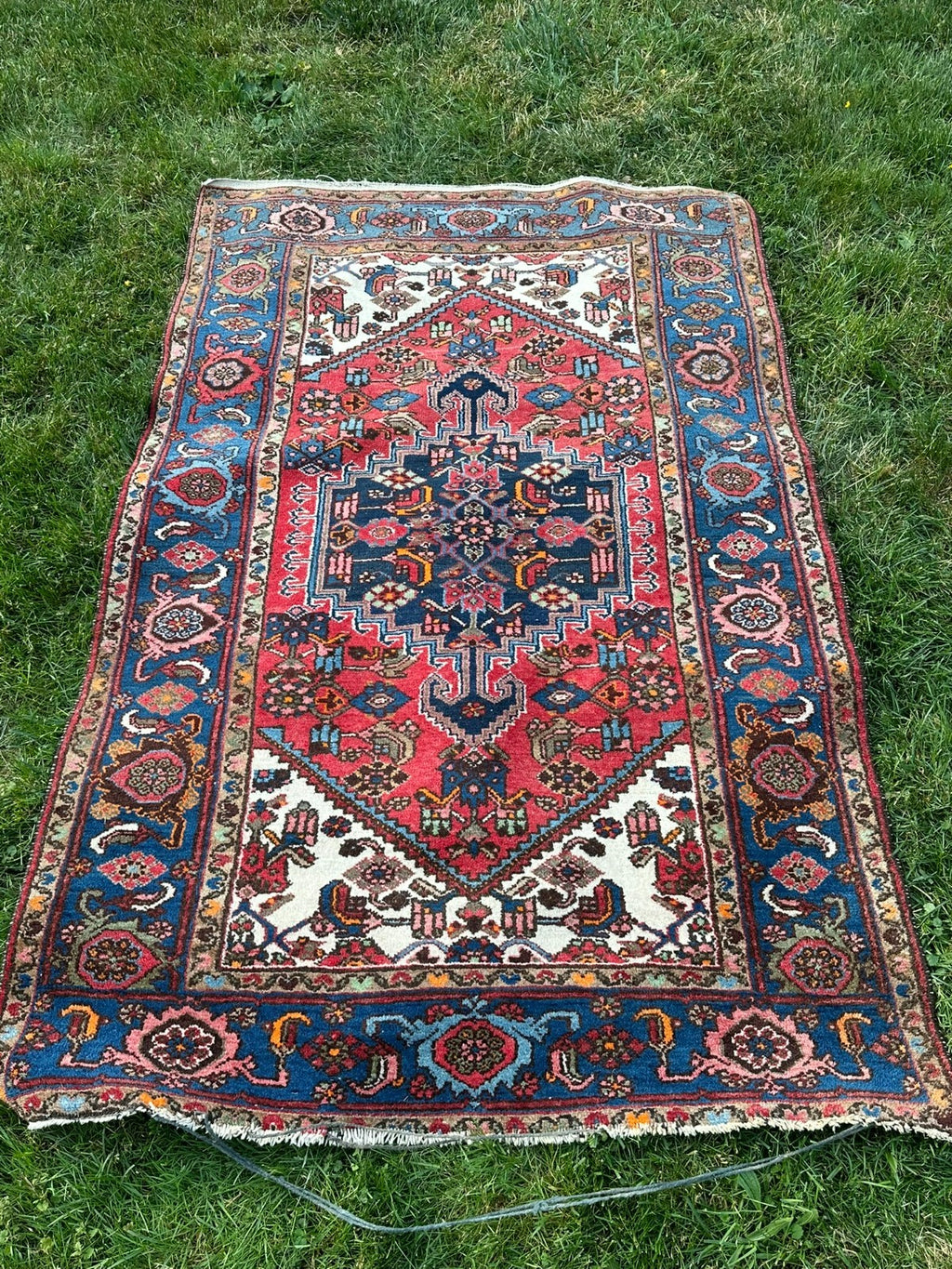 Orientteppich im Hamadan-Stil handgeknüpft rot blau Medaillon 207 X 131 Cm