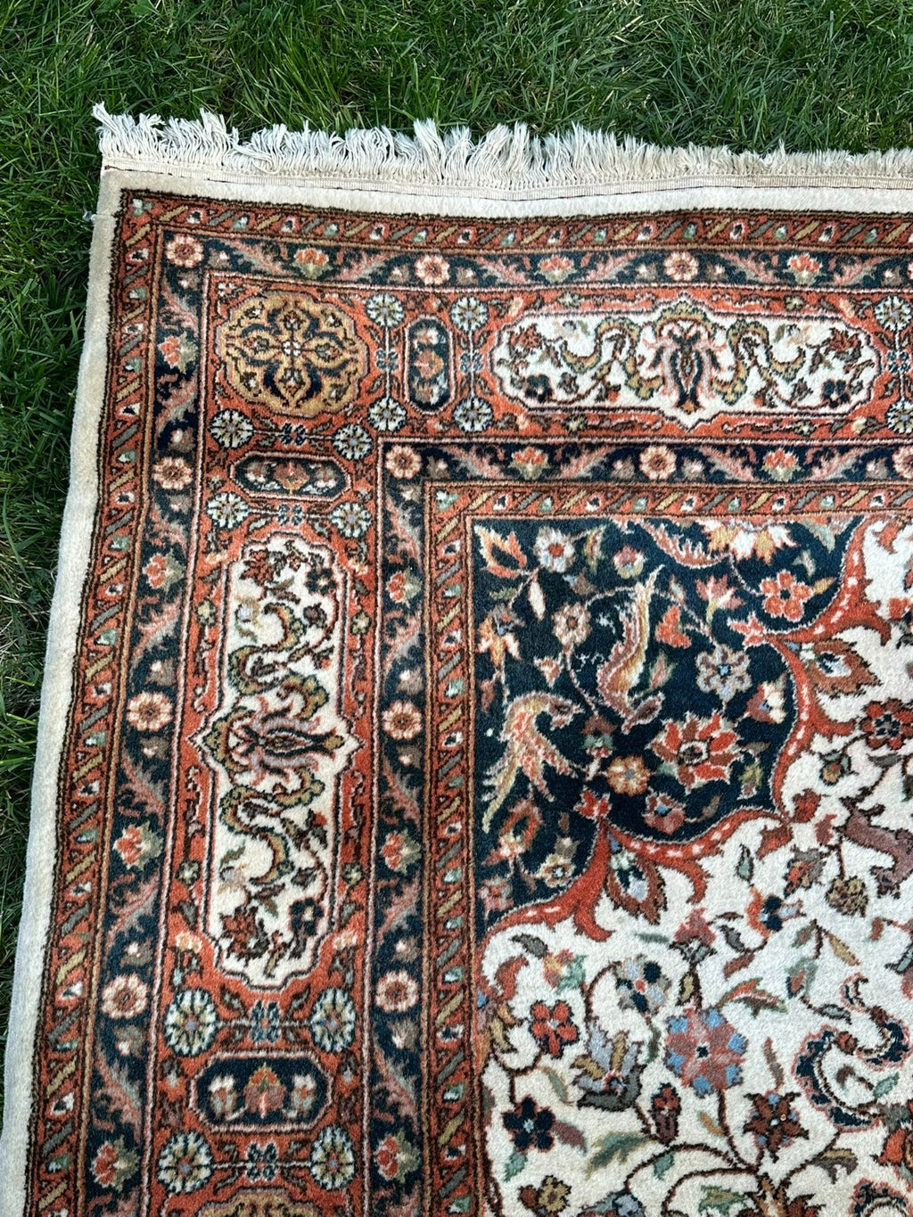 Orientteppich Täbriz-Stil 288x185 Wolle handgeknüpft Medaillon Tiere Creme