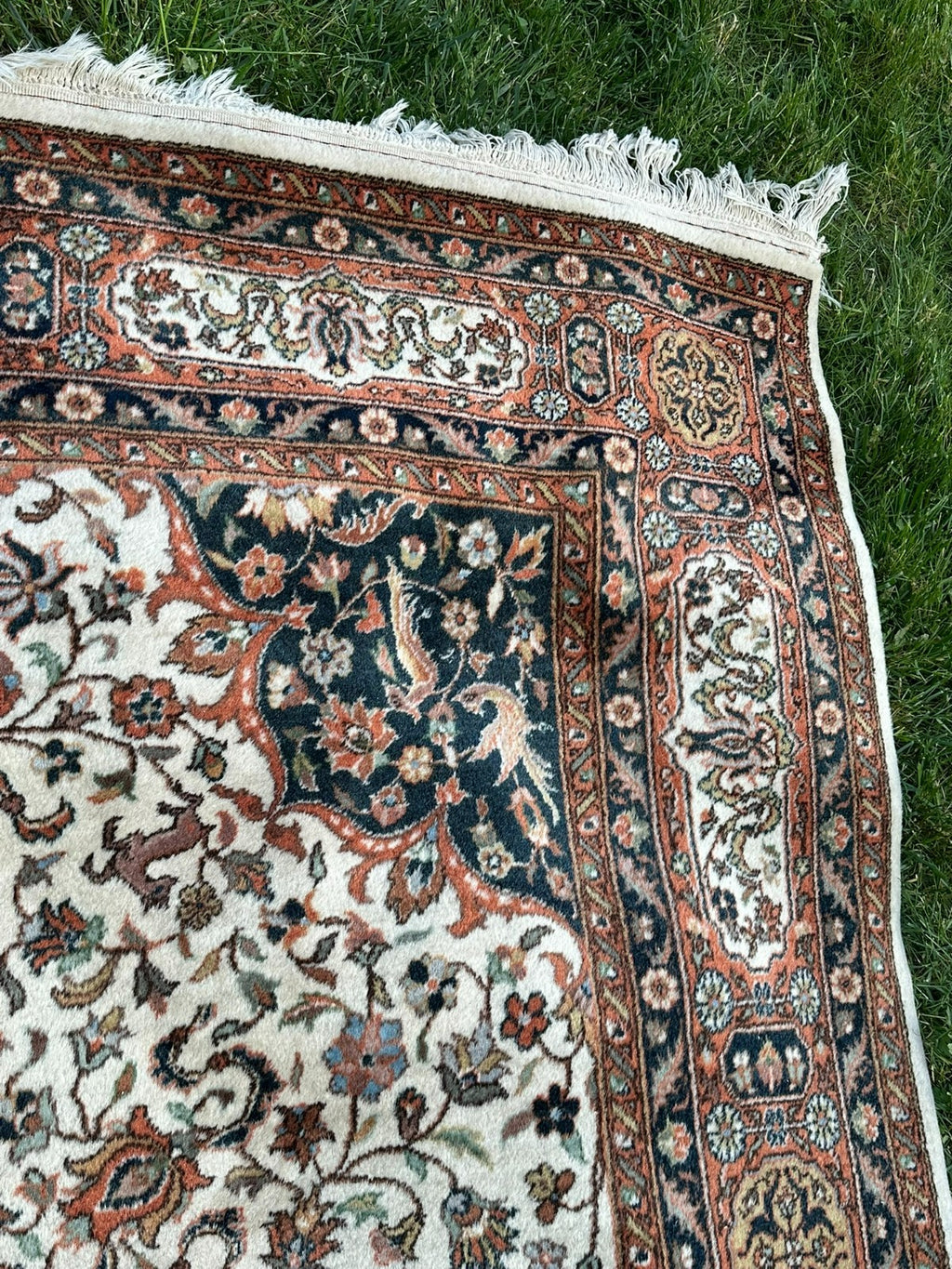Orientteppich Täbriz-Stil 288x185 Wolle handgeknüpft Medaillon Tiere Creme