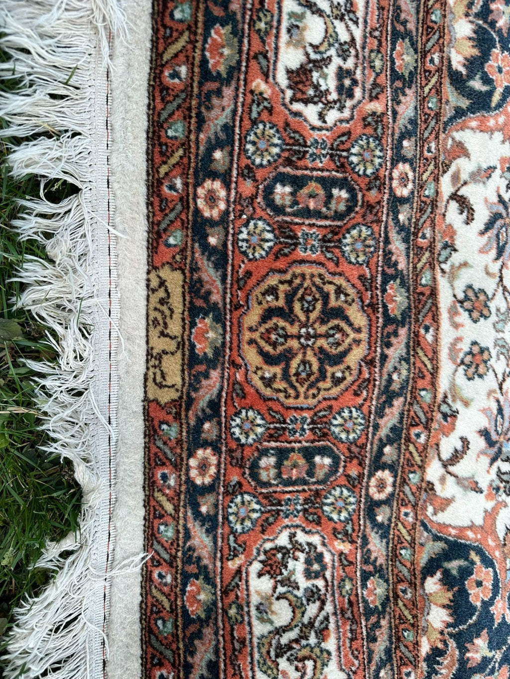 Orientteppich Täbriz-Stil 288x185 Wolle handgeknüpft Medaillon Tiere Creme