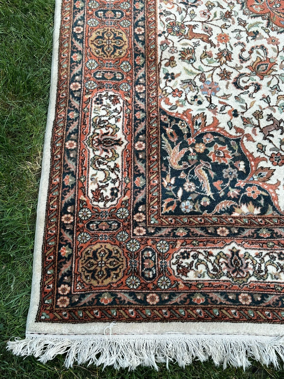 Orientteppich Täbriz-Stil 288x185 Wolle handgeknüpft Medaillon Tiere Creme
