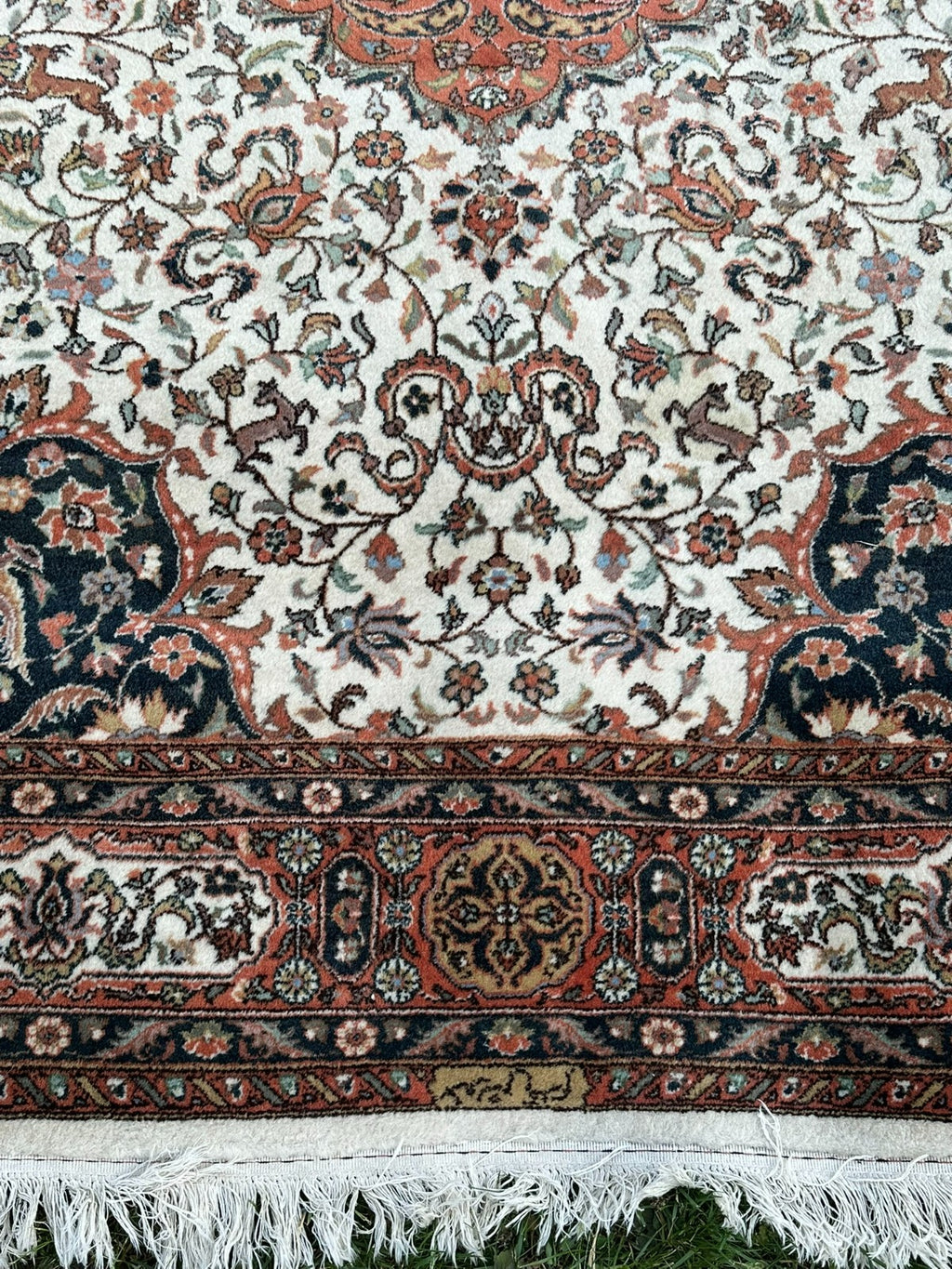 Orientteppich Täbriz-Stil 288x185 Wolle handgeknüpft Medaillon Tiere Creme