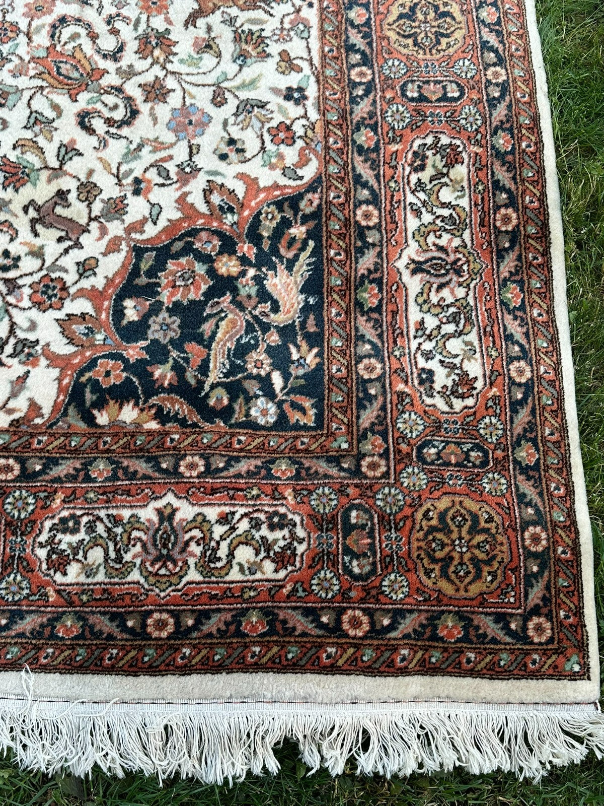 Orientteppich Täbriz-Stil 288x185 Wolle handgeknüpft Medaillon Tiere Creme