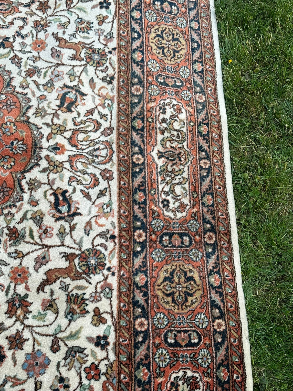 Orientteppich Täbriz-Stil 288x185 Wolle handgeknüpft Medaillon Tiere Creme