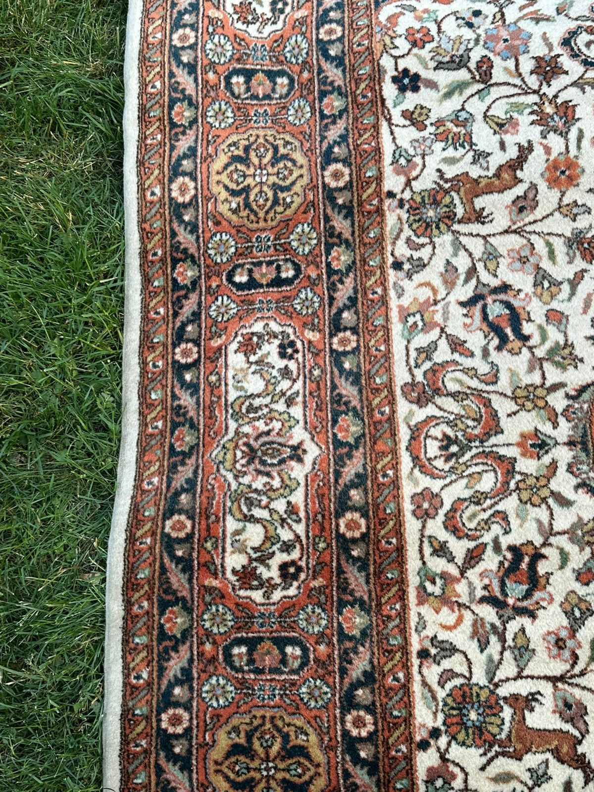 Orientteppich Täbriz-Stil 288x185 Wolle handgeknüpft Medaillon Tiere Creme