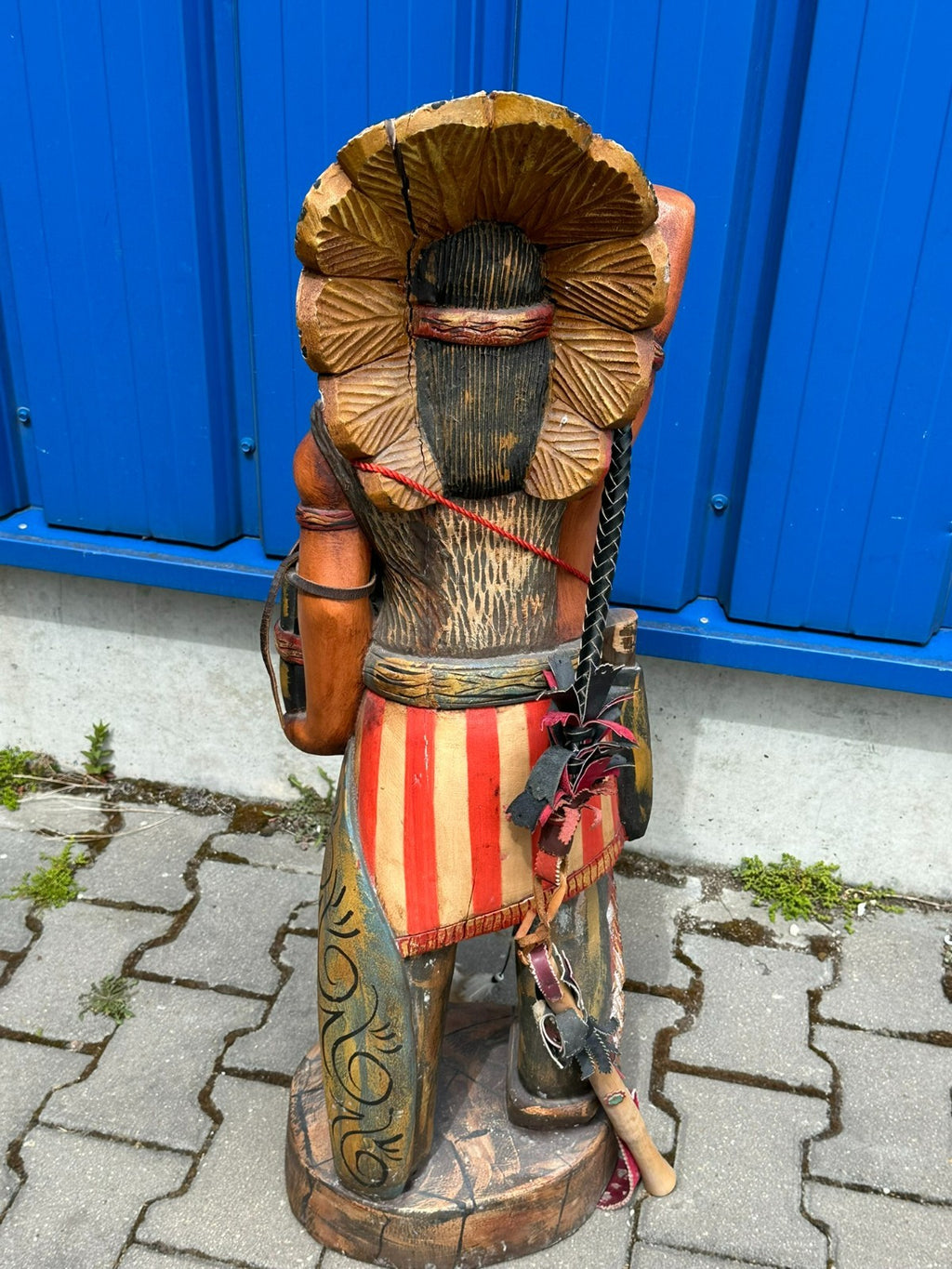 96cm grosse Skulptur aus Holz handbemalt Indianer