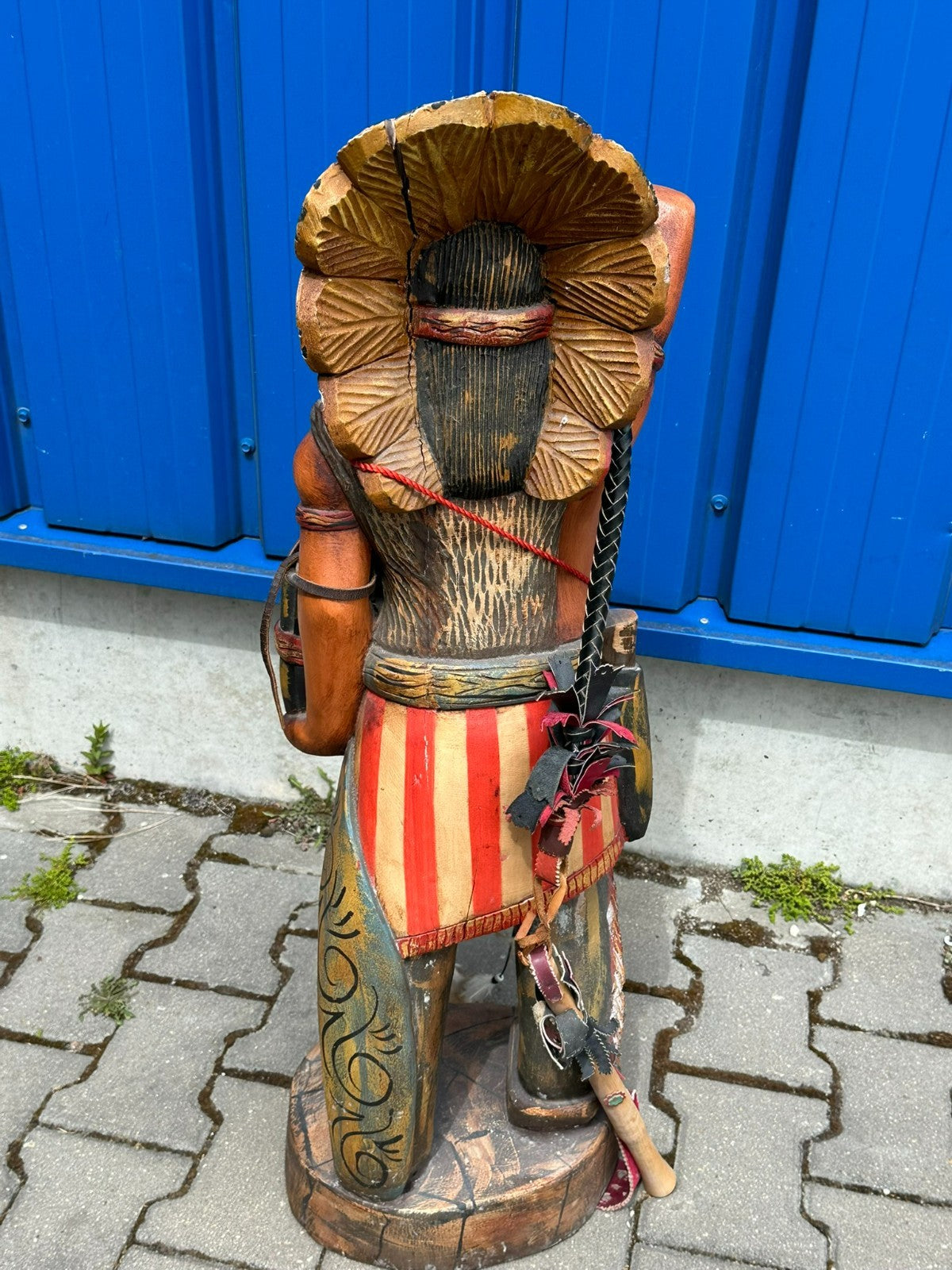 96cm grosse Skulptur aus Holz handbemalt Indianer