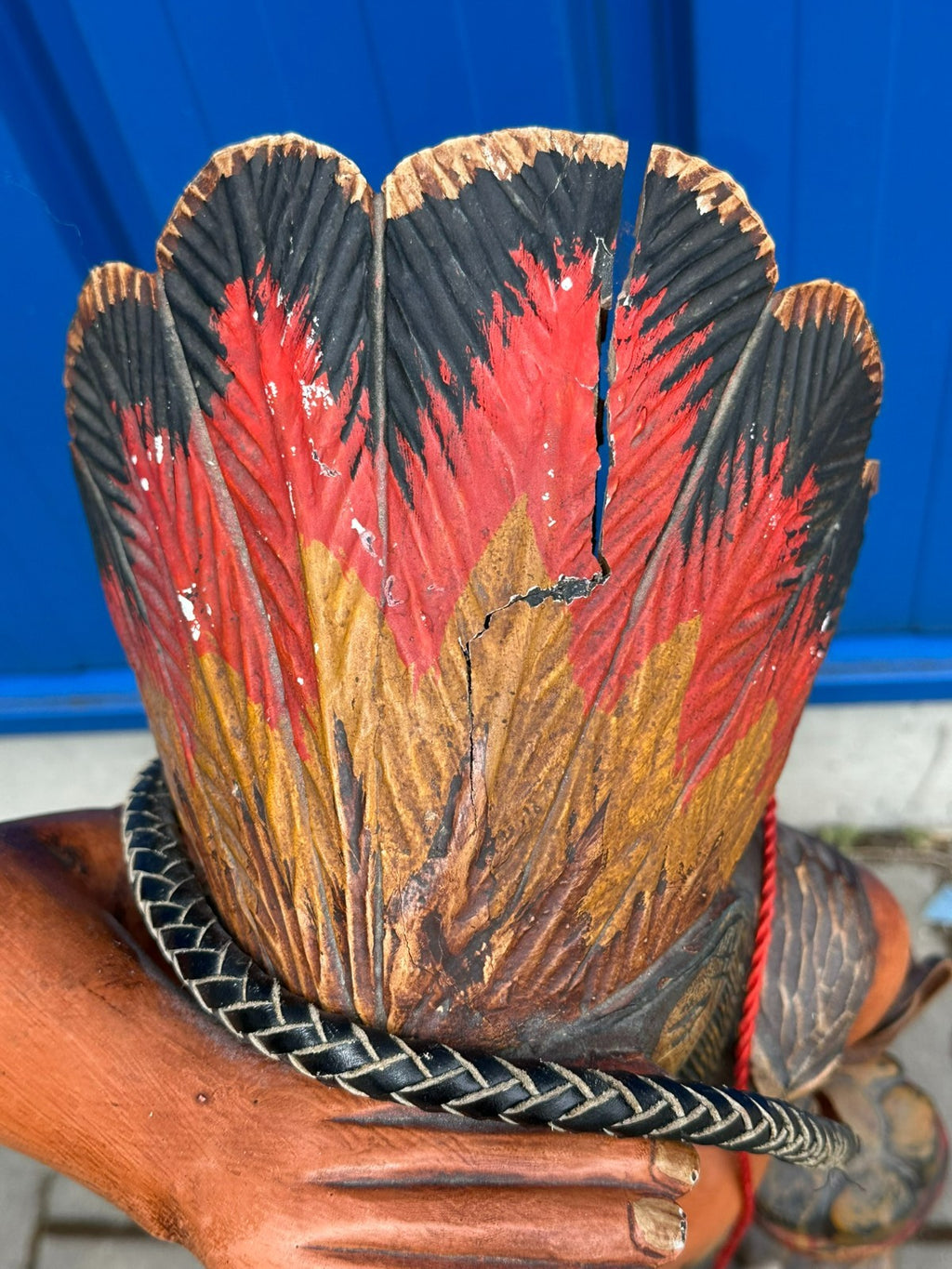 96cm grosse Skulptur aus Holz handbemalt Indianer