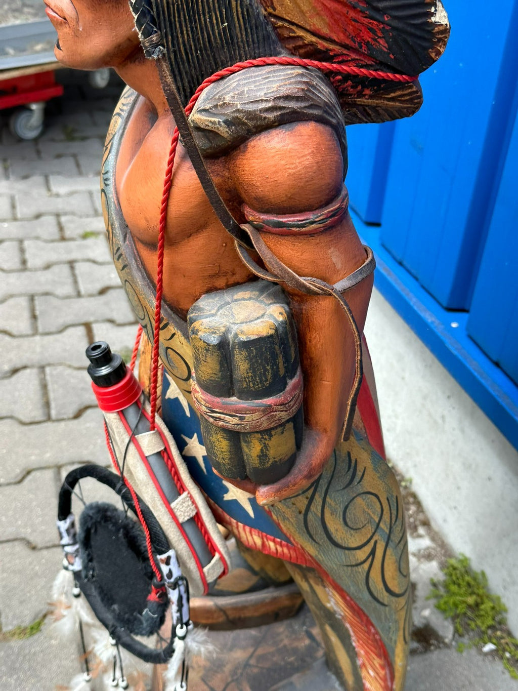 96cm grosse Skulptur aus Holz handbemalt Indianer