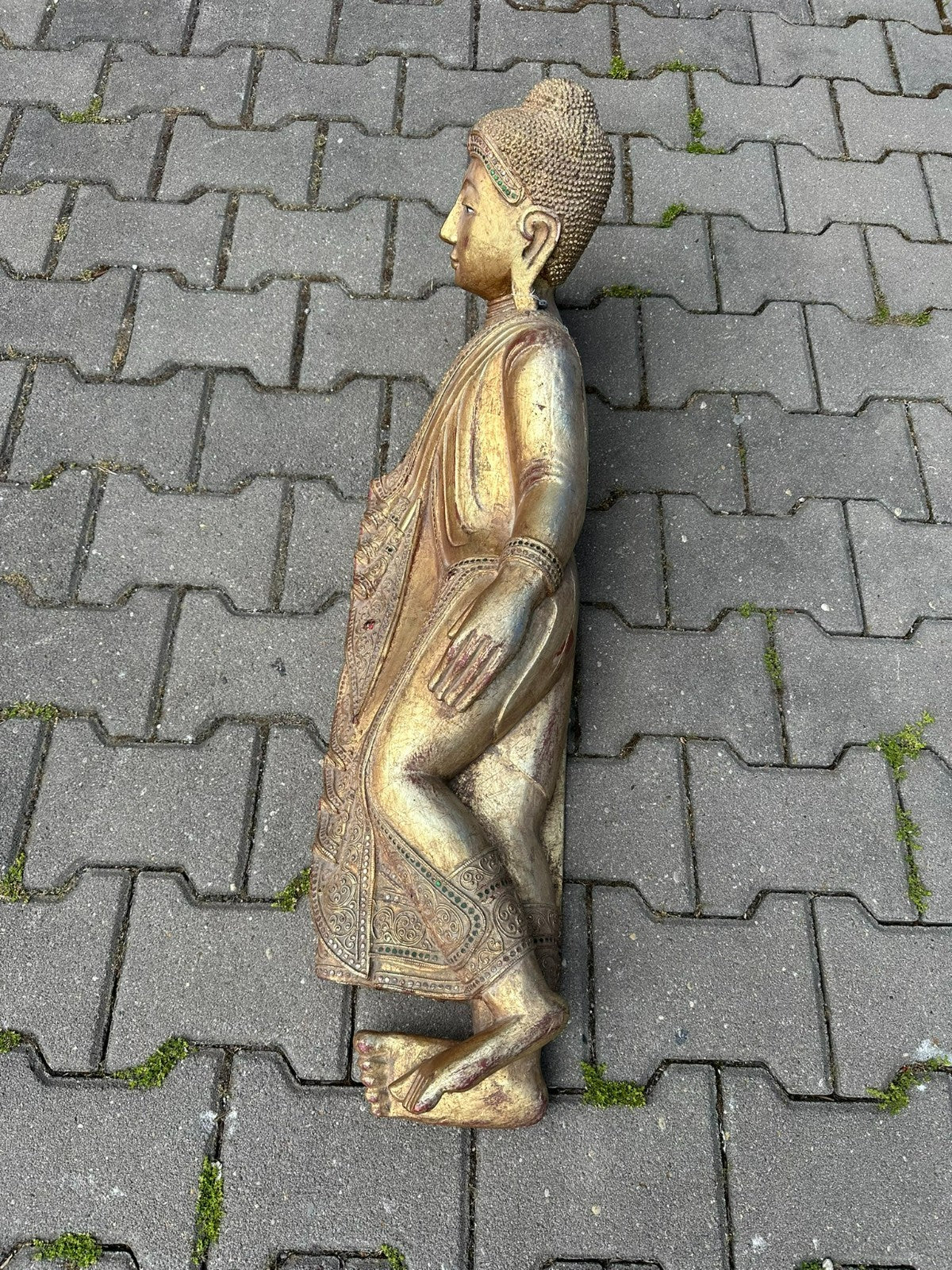 Grosse Thailändische Skulptur aus Holz vergoldet liegender Buddha