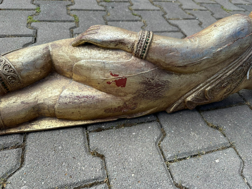 Grosse Thailändische Skulptur aus Holz vergoldet liegender Buddha