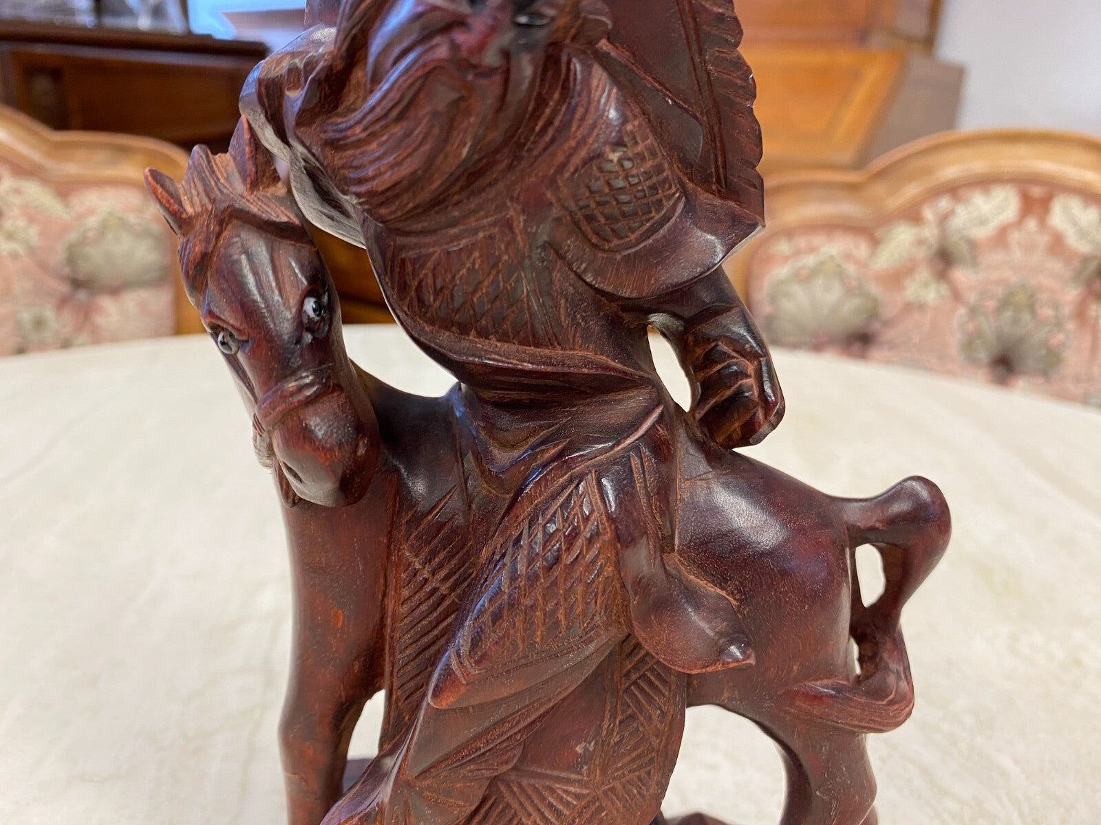 China Skulptur aus Holz Mann auf Pferd 21cm hoch