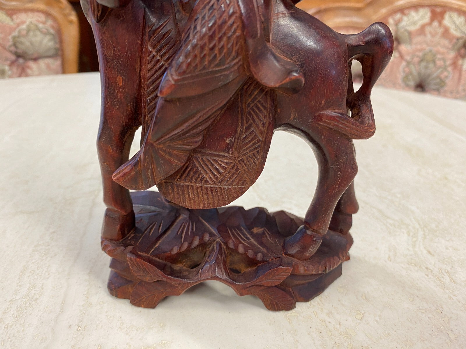 China Skulptur aus Holz Mann auf Pferd 21cm hoch