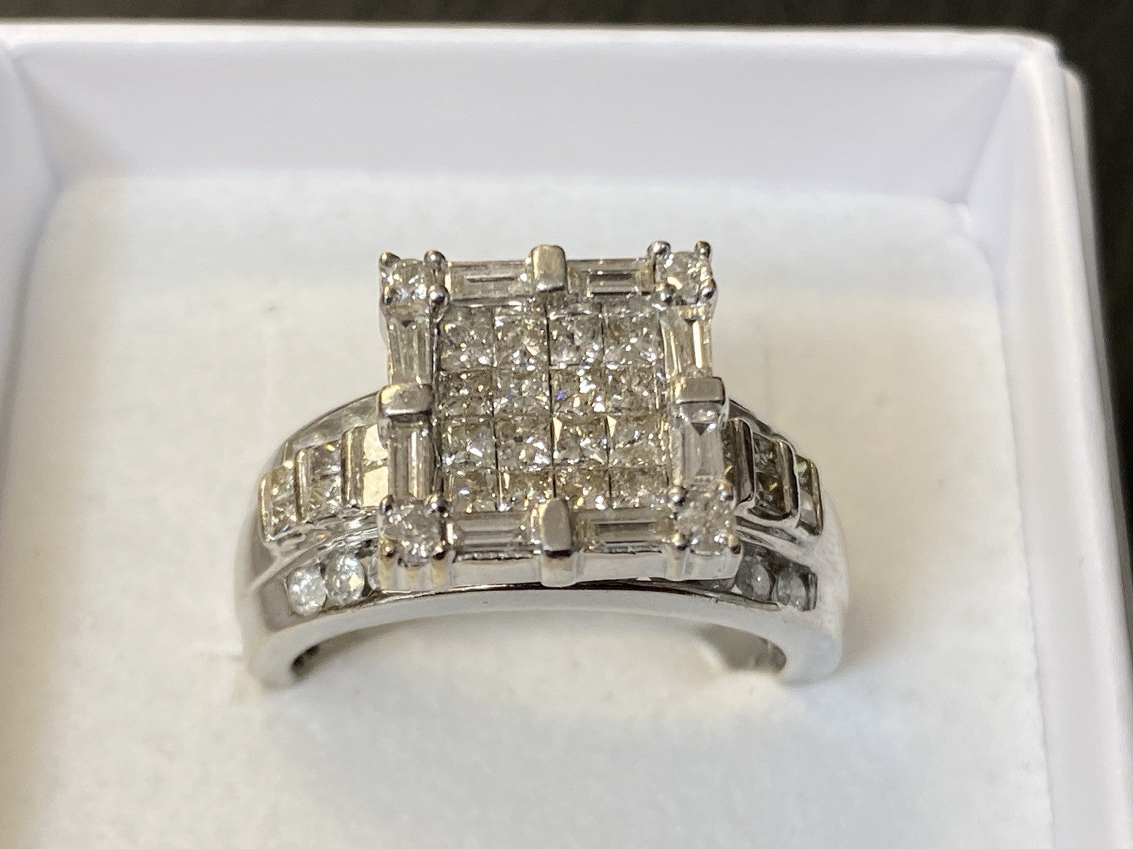 Herausragender Ring mit Diamanten Weissgold 585 Grösse 62,5 1,94ct P/f 9,29g