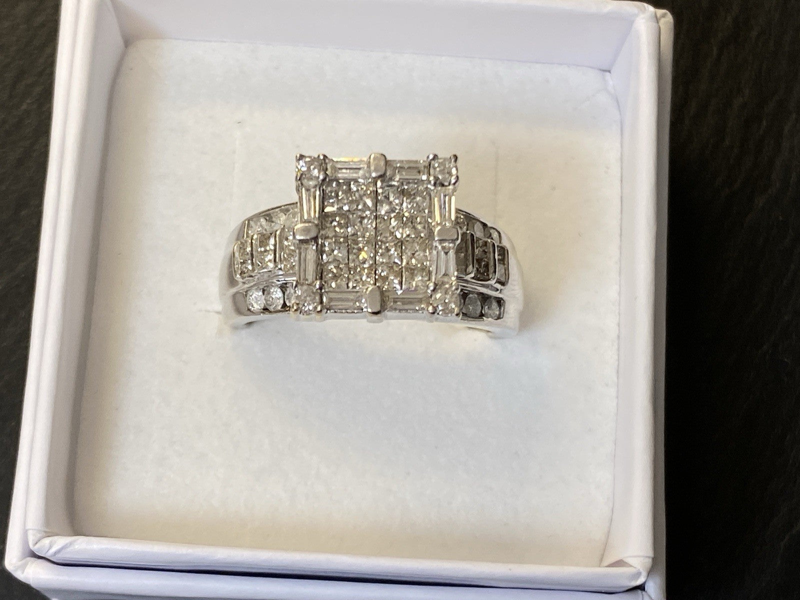 Herausragender Ring mit Diamanten Weissgold 585 Grösse 62,5 1,94ct P/f 9,29g