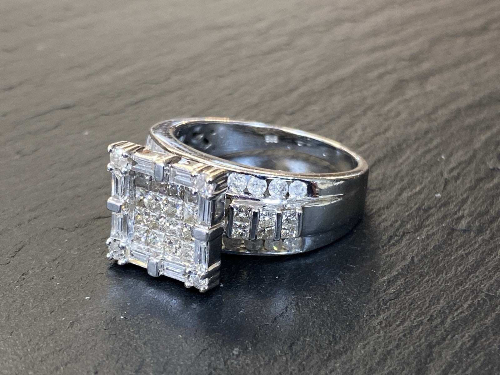 Herausragender Ring mit Diamanten Weissgold 585 Grösse 62,5 1,94ct P/f 9,29g