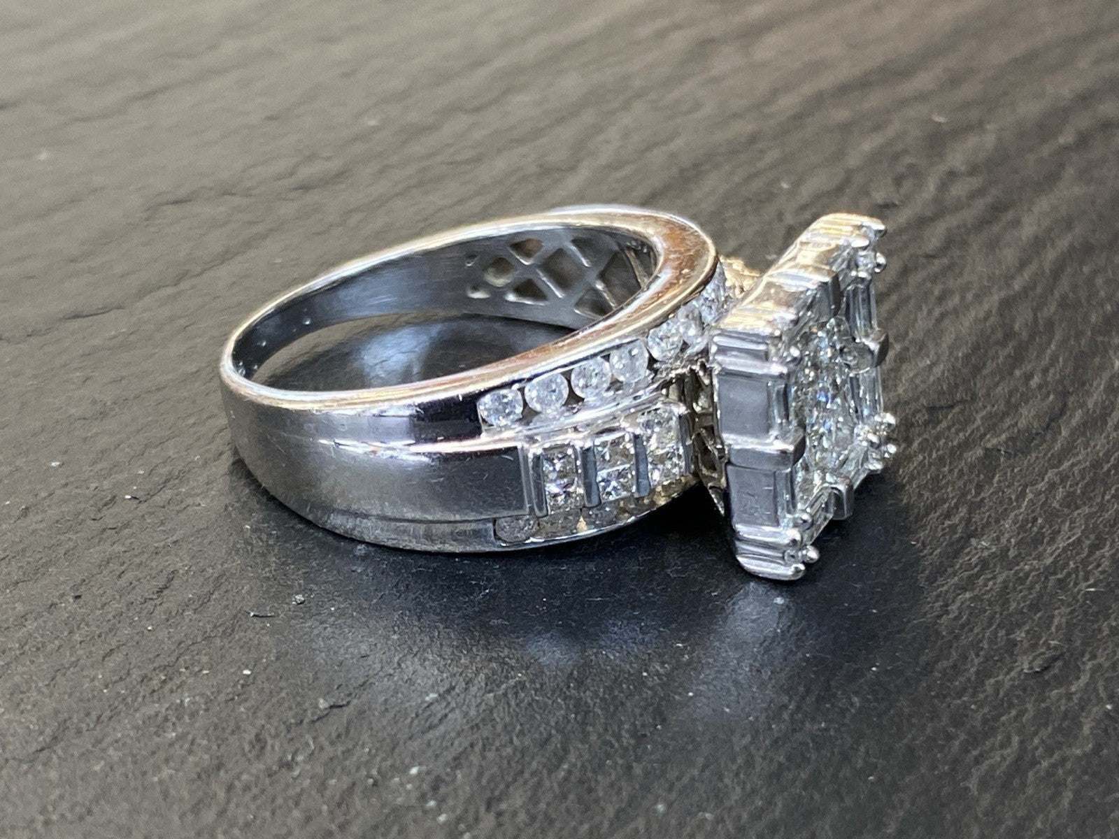 Herausragender Ring mit Diamanten Weissgold 585 Grösse 62,5 1,94ct P/f 9,29g