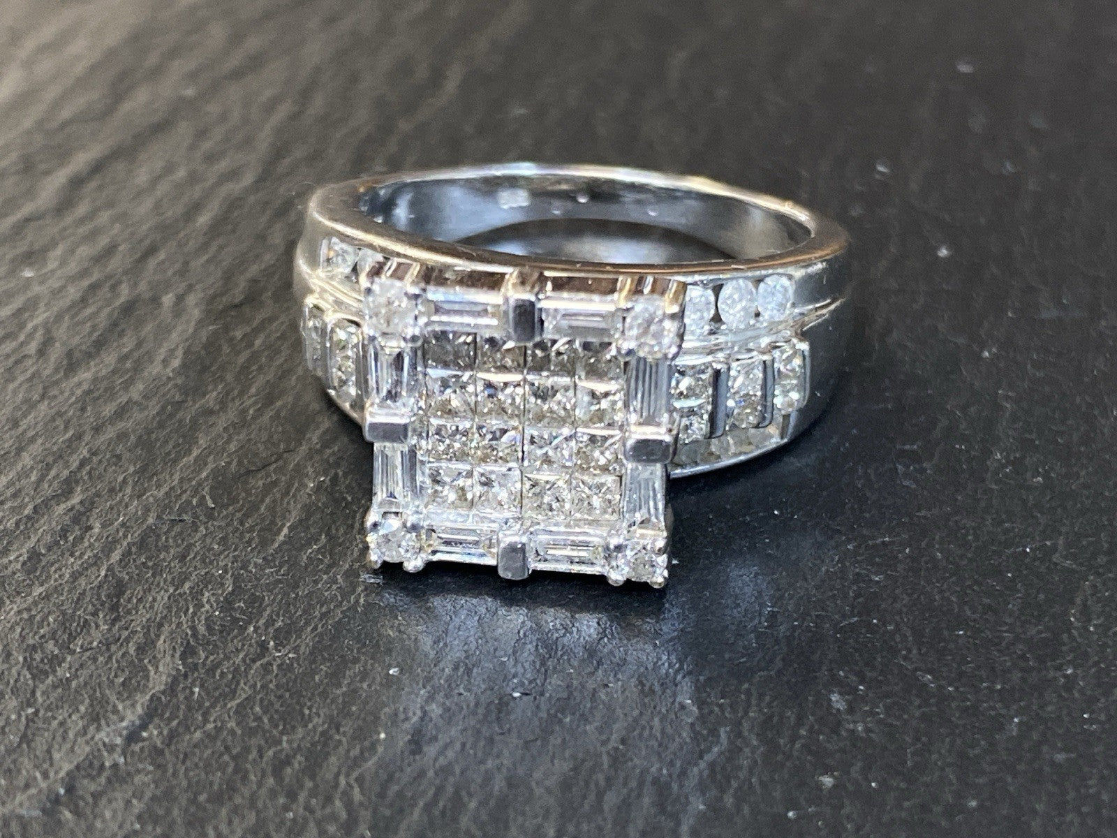Herausragender Ring mit Diamanten Weissgold 585 Grösse 62,5 1,94ct P/f 9,29g