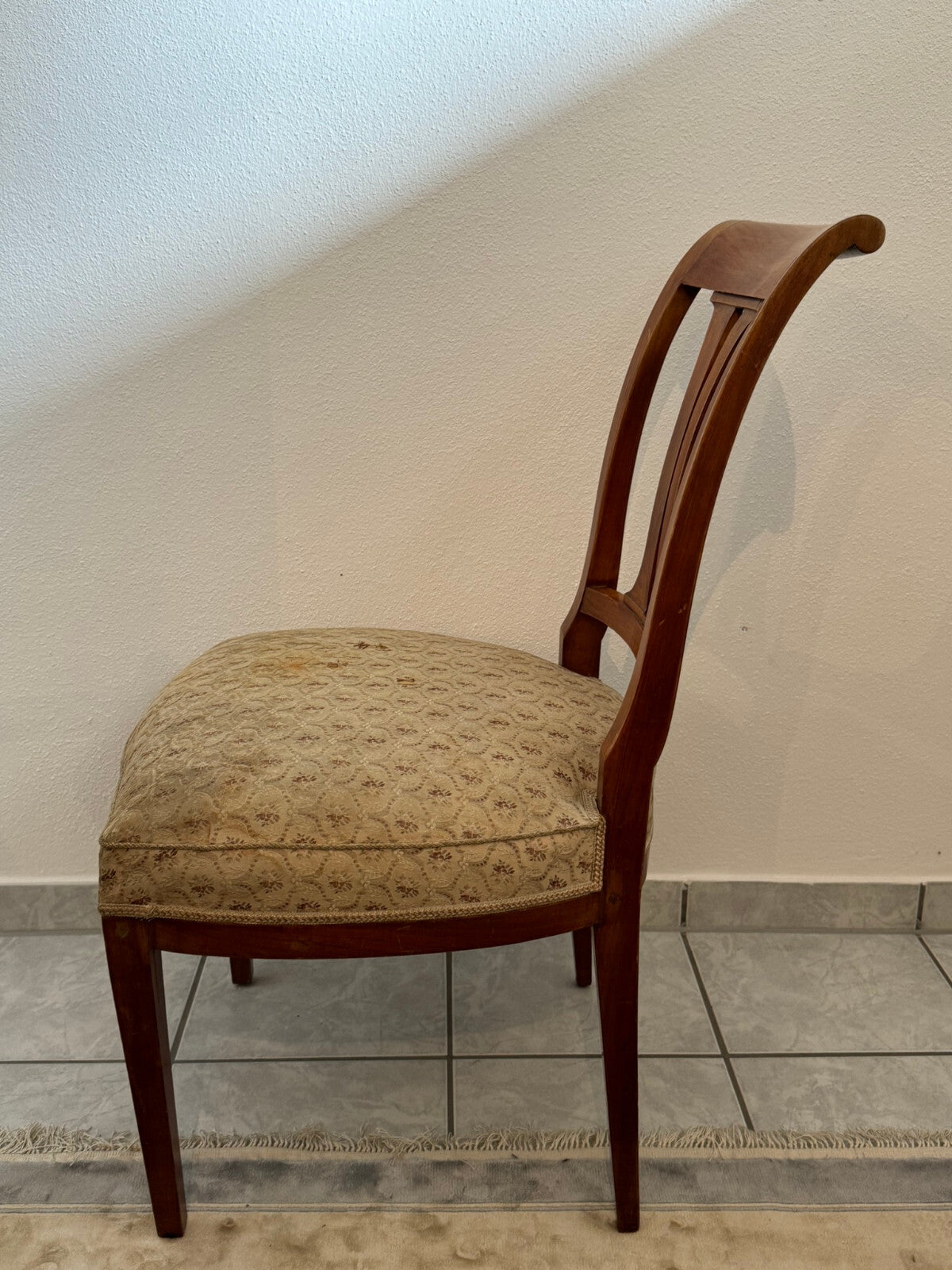Antiker Biedermeier Stuhl um 1860 Nussbaum