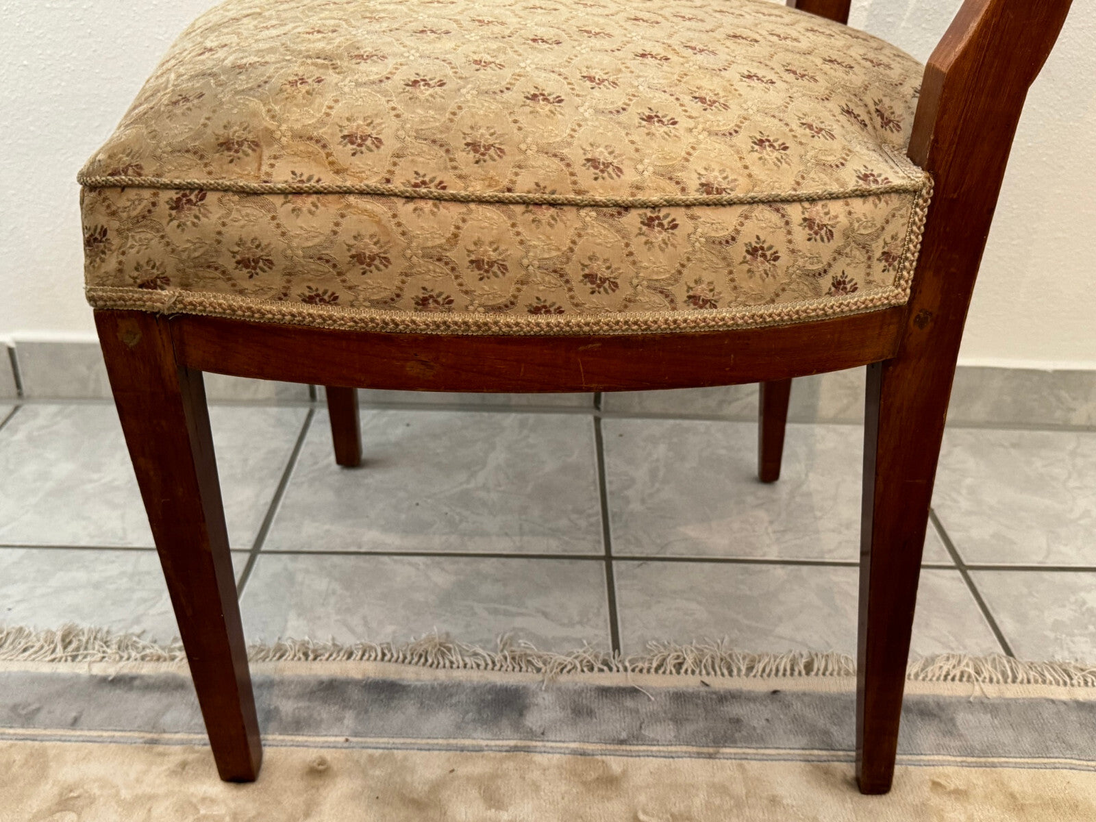 Antiker Biedermeier Stuhl um 1860 Nussbaum