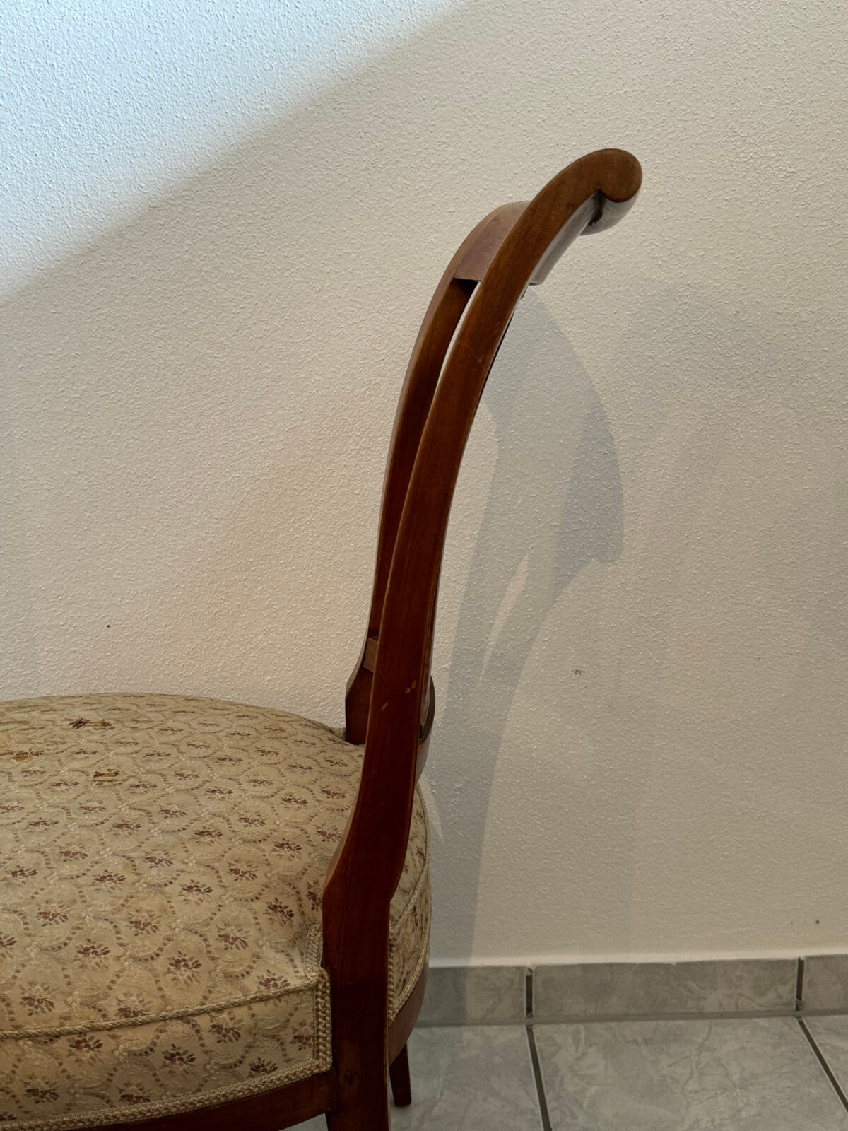 Antiker Biedermeier Stuhl um 1860 Nussbaum