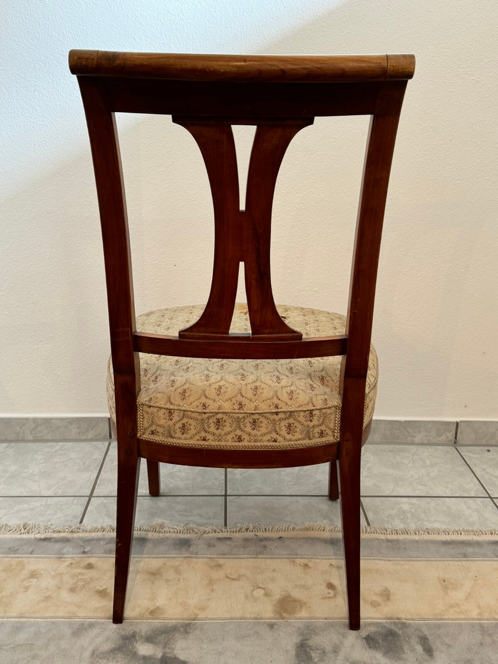 Antiker Biedermeier Stuhl um 1860 Nussbaum