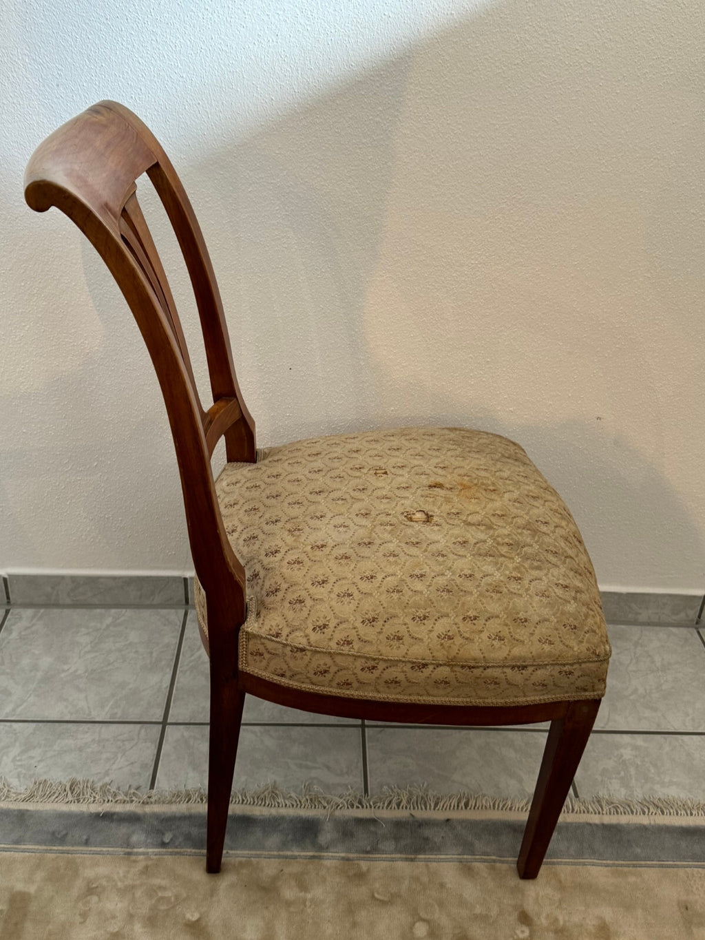 Antiker Biedermeier Stuhl um 1860 Nussbaum
