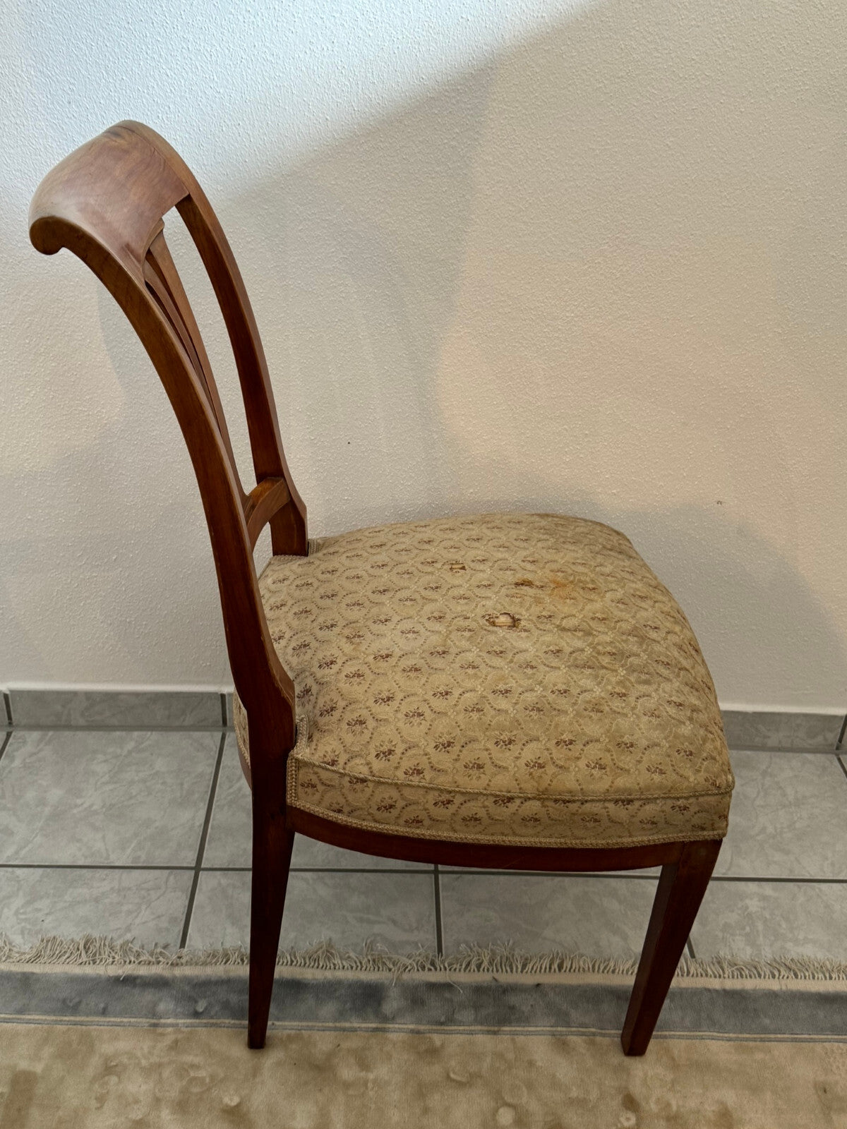 Antiker Biedermeier Stuhl um 1860 Nussbaum