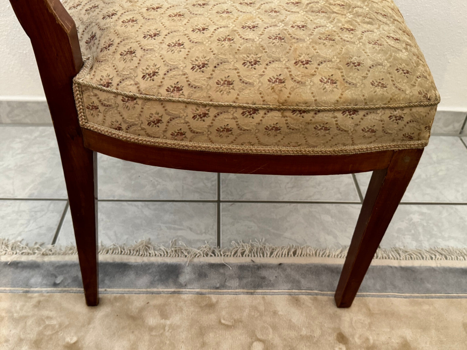 Antiker Biedermeier Stuhl um 1860 Nussbaum