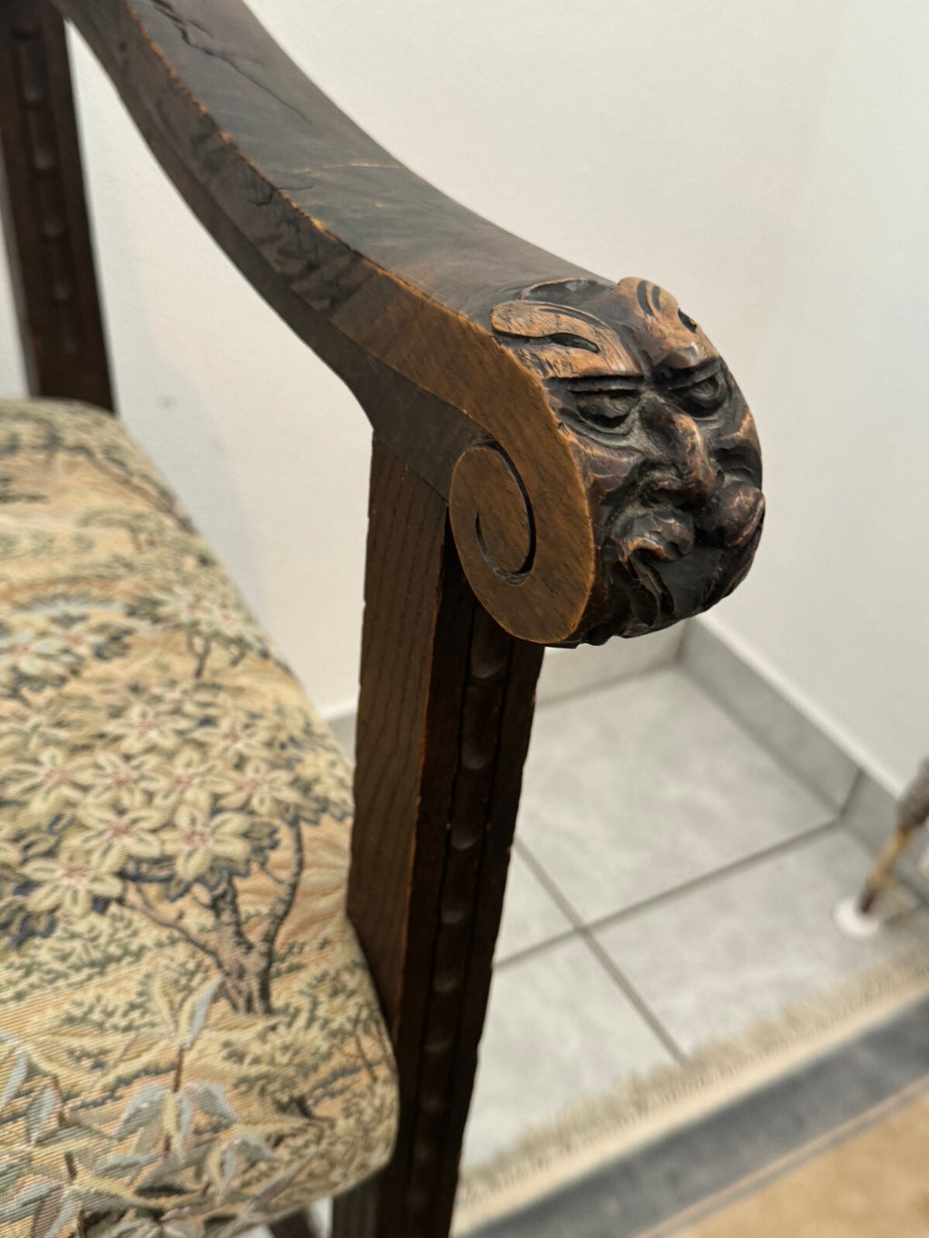 Antiker Gründerzeit Neo Renaissance Sessel Eiche massiv handgeschnitzt 19 tes Jh