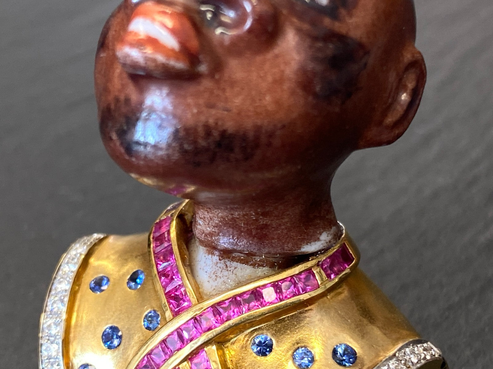 Kati Zorn Anhänger aus Porzellan 18K Goldfassung Diamanten 0.44ct Saphire Rubine