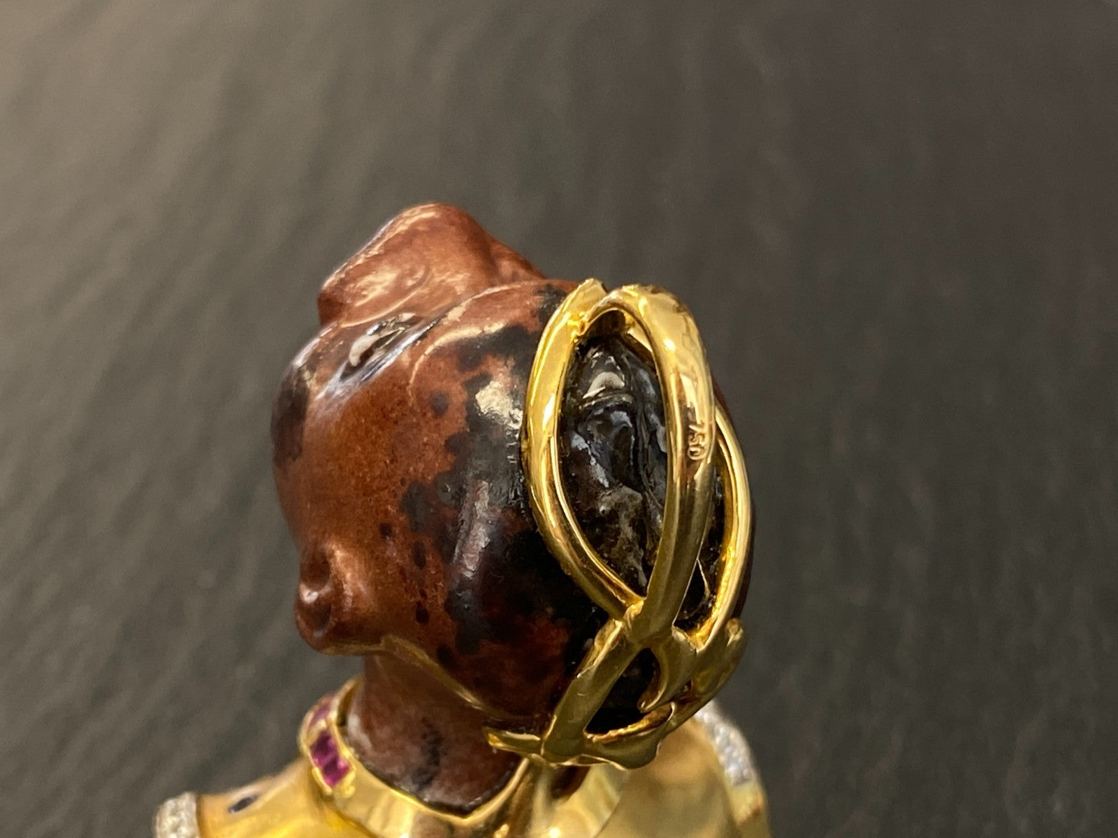 Kati Zorn Anhänger aus Porzellan 18K Goldfassung Diamanten 0.44ct Saphire Rubine