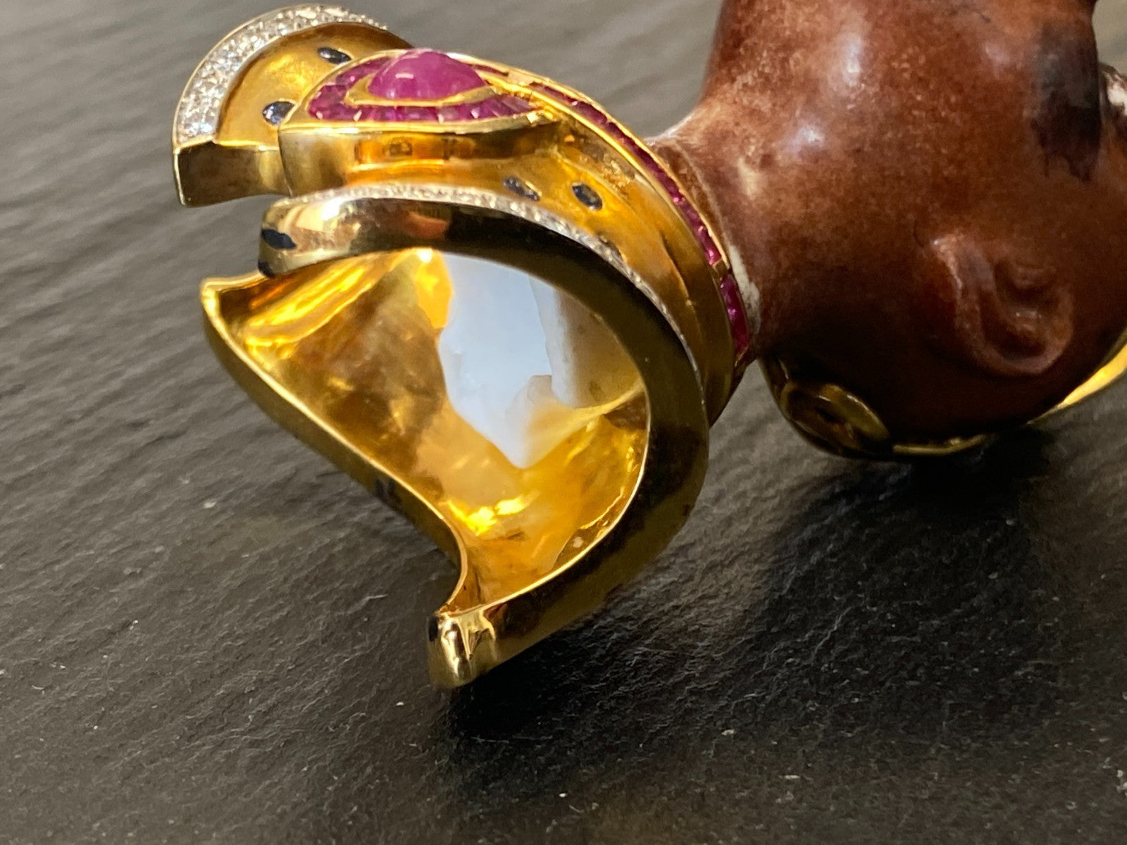 Kati Zorn Anhänger aus Porzellan 18K Goldfassung Diamanten 0.44ct Saphire Rubine
