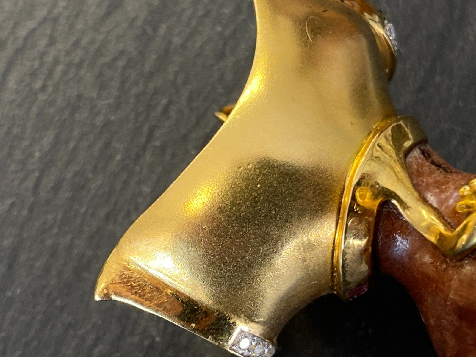 Kati Zorn Anhänger aus Porzellan 18K Goldfassung Diamanten 0.44ct Saphire Rubine
