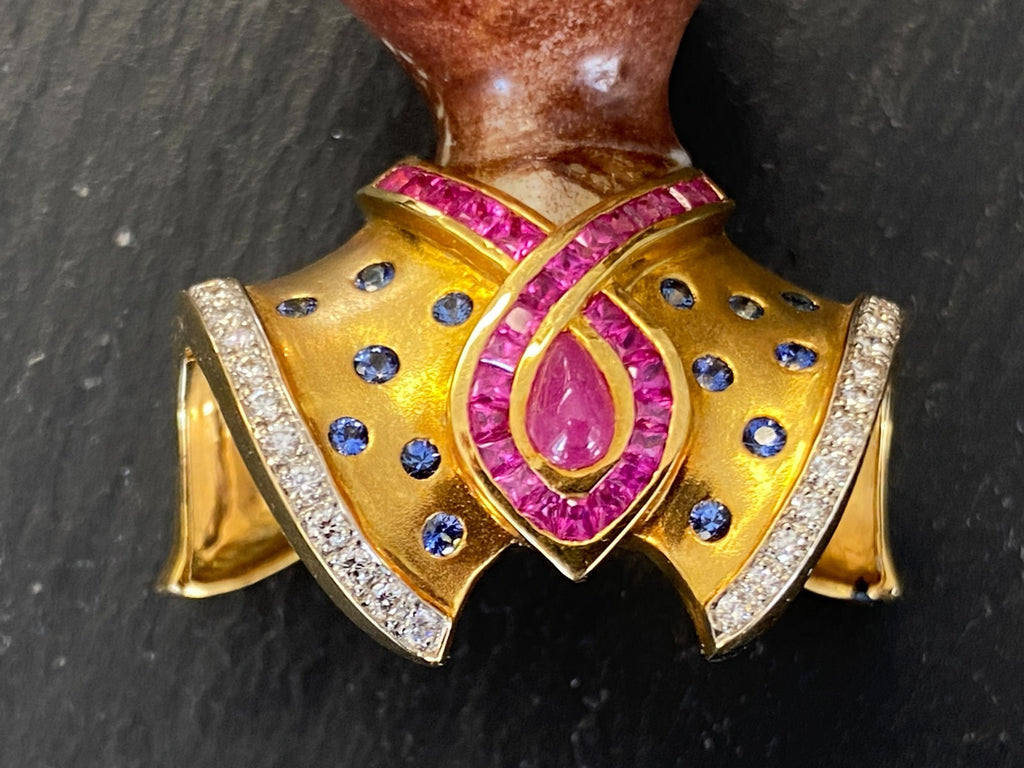 Kati Zorn Anhänger aus Porzellan 18K Goldfassung Diamanten 0.44ct Saphire Rubine