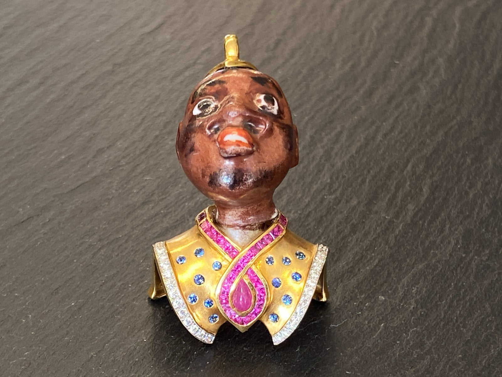 Kati Zorn Anhänger aus Porzellan 18K Goldfassung Diamanten 0.44ct Saphire Rubine