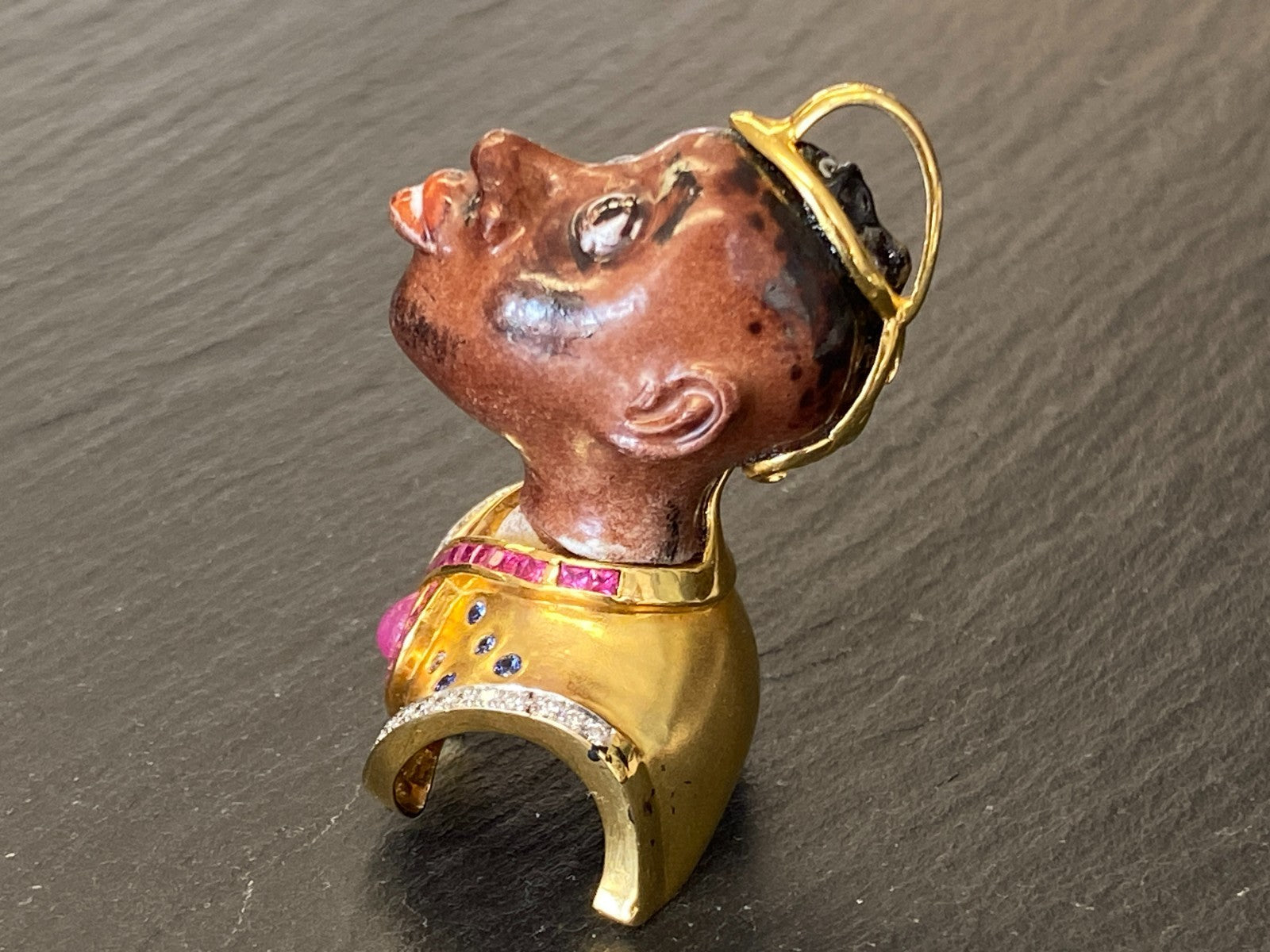 Kati Zorn Anhänger aus Porzellan 18K Goldfassung Diamanten 0.44ct Saphire Rubine