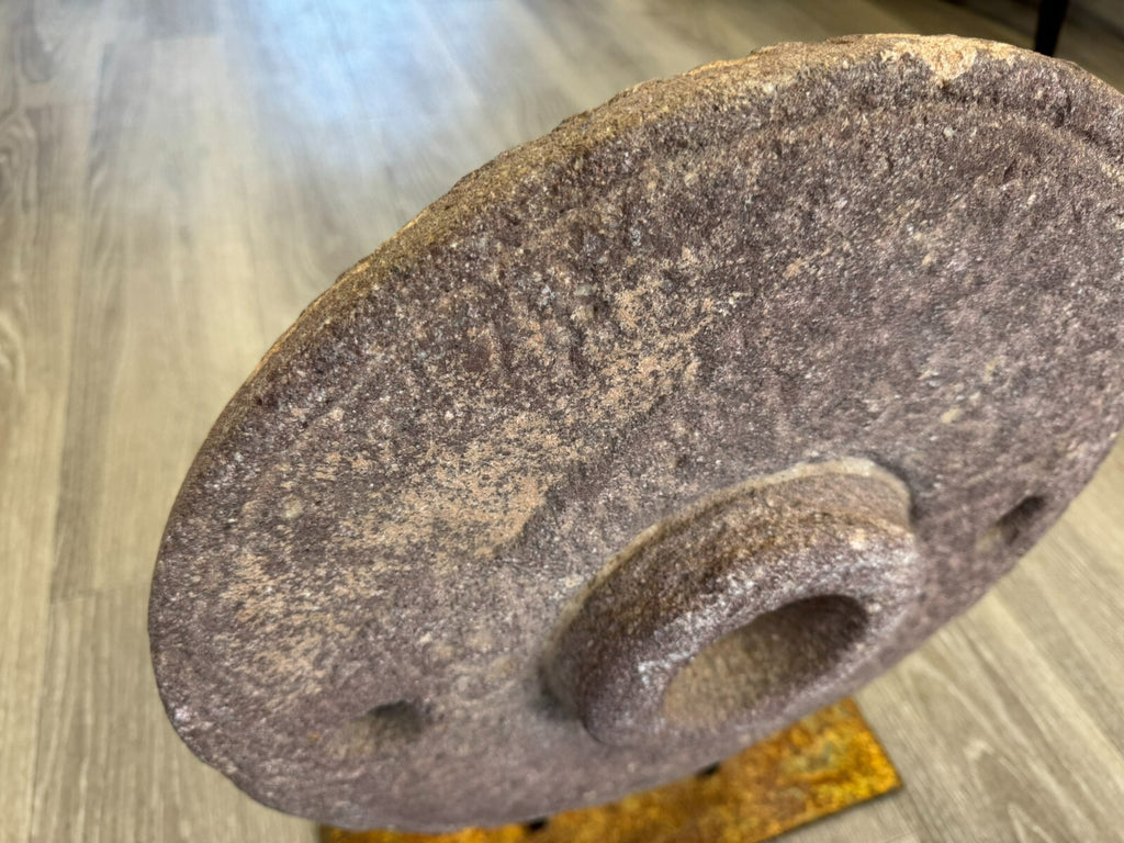 Antiker 44cm Mahlstein aus Granit Wohl China auf Eisen Podest montiert