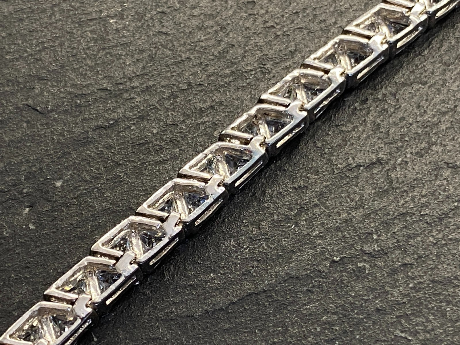 Elegante Halskette aus Sterling Silber 925 mit Glas Brillanten