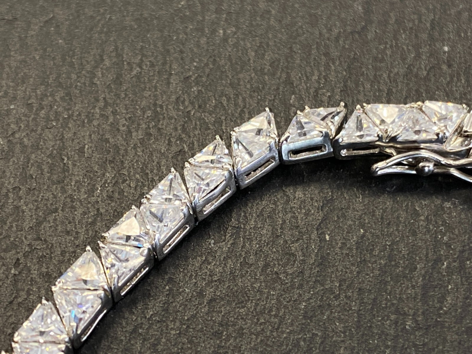 Elegante Halskette aus Sterling Silber 925 mit Glas Brillanten