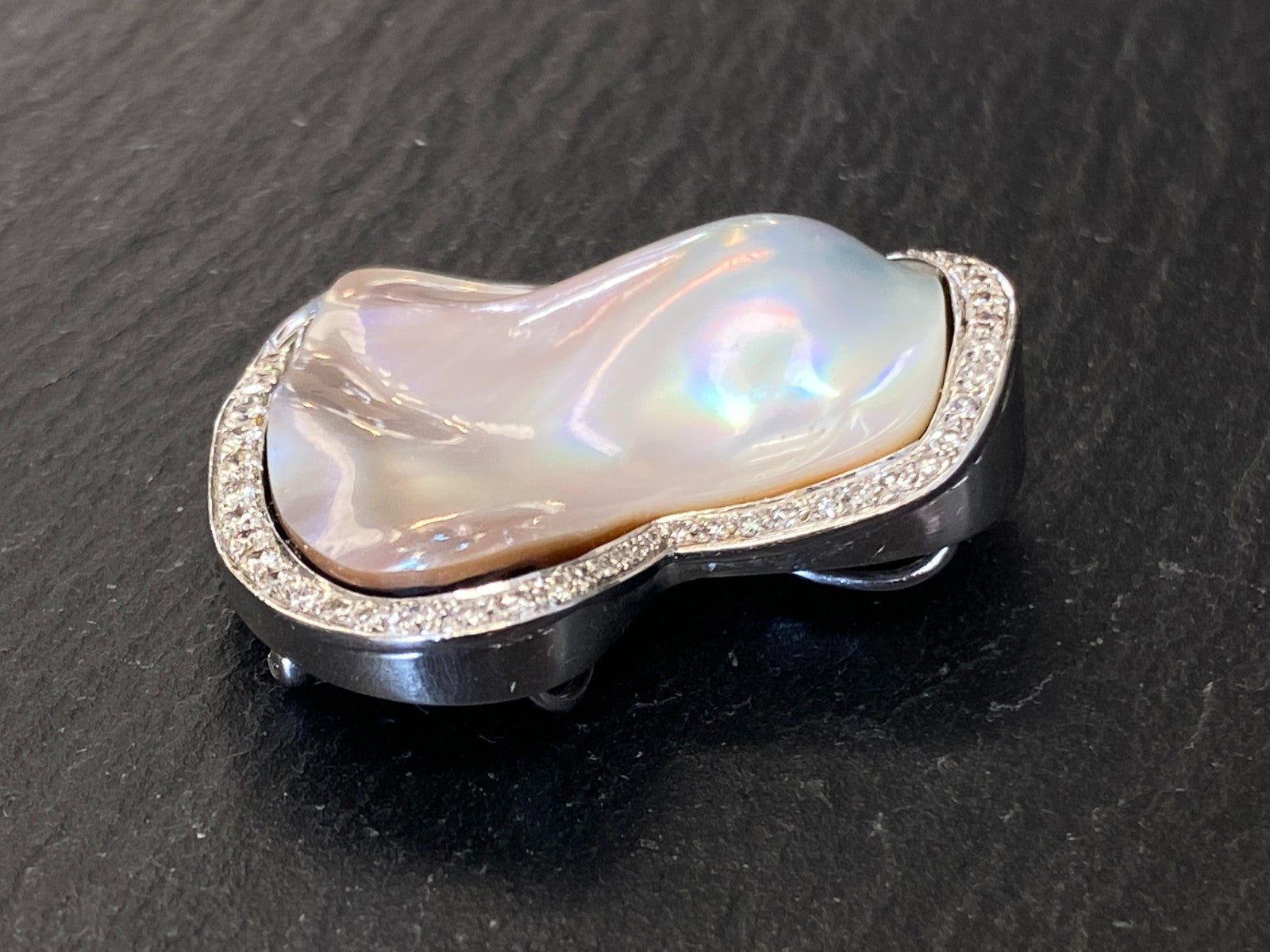 5200,- Nina grosse Brosche Anhänger Mabeperle Weissgold 18K Diamanten 0,6ct