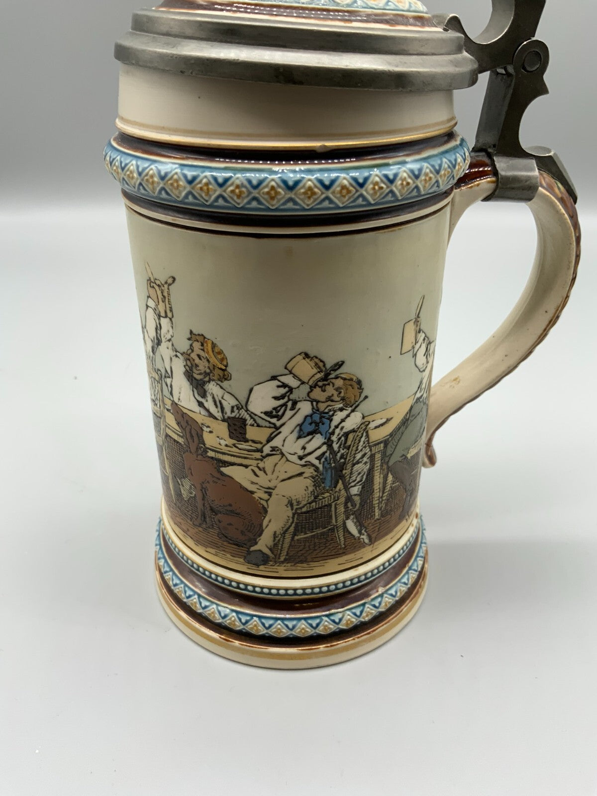 Antiker Krug Steingut Mettlach Villeroy &amp; Boch Emaille Polychromie Personen