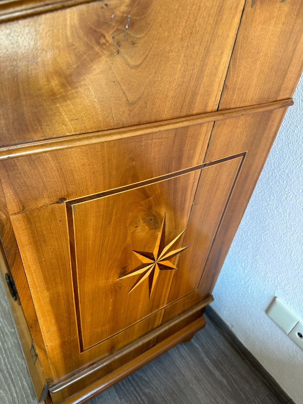 Antiker Louis Seize Sekretär um 1780 / 1800 Nussbaum furniert mit Intarsien
