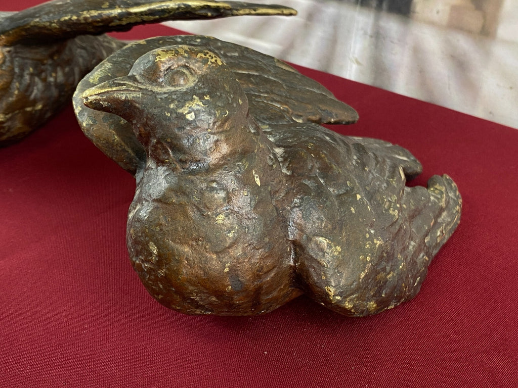 Paar antike Bronze Figuren Tauben Neapel um 1890 Skulpturen für das Ehebett
