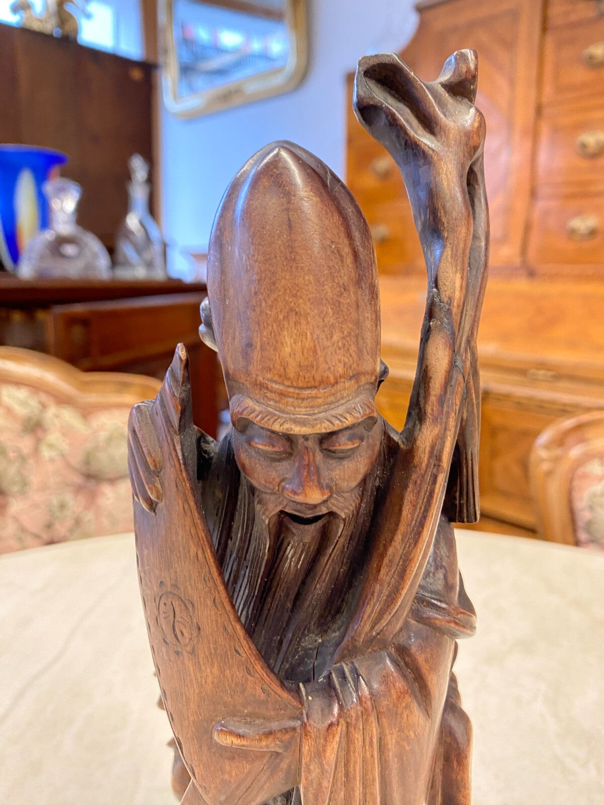 China Skulptur aus Holz sitzender Gelehrter 30cm hoch
