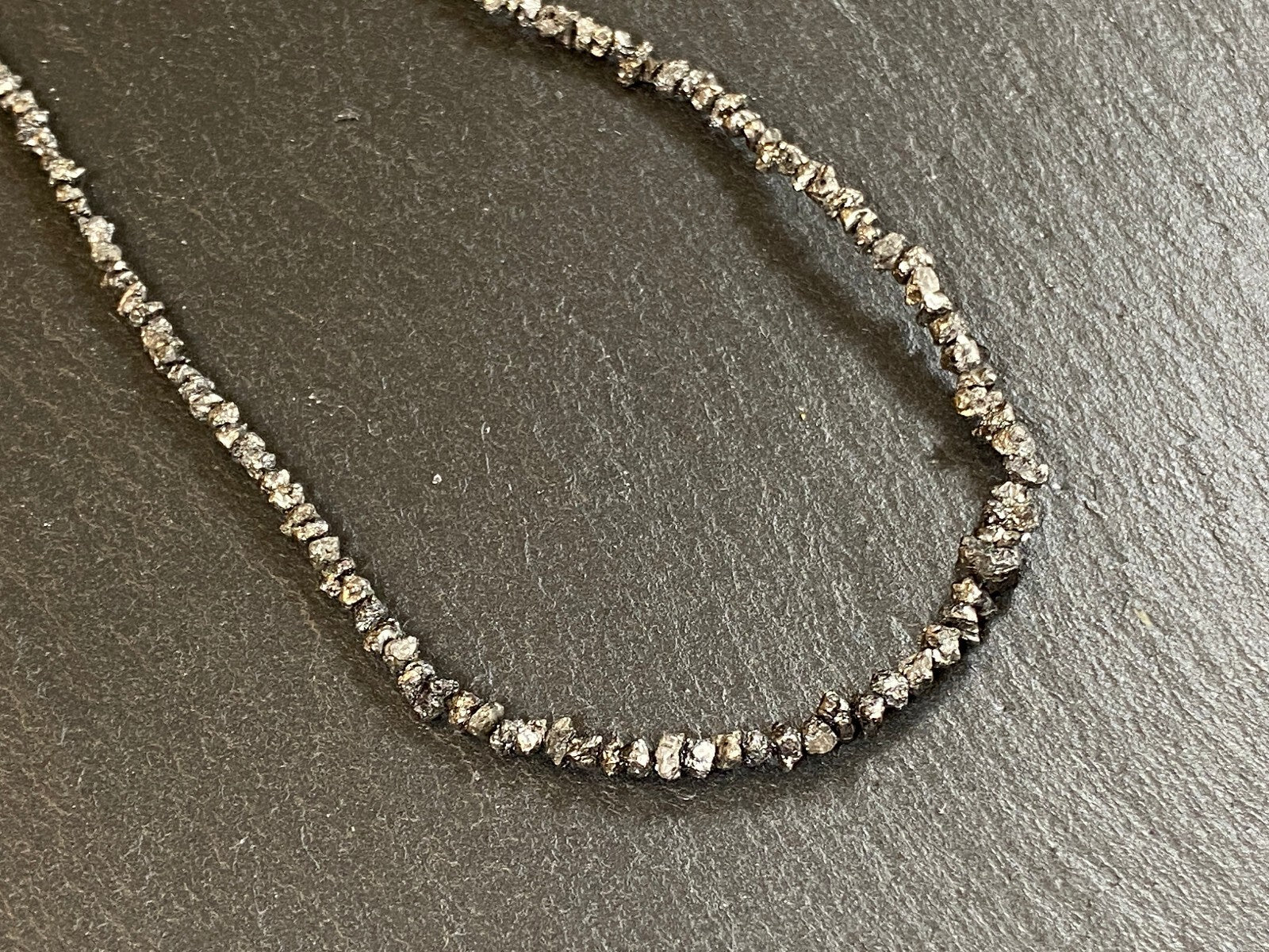 Halskette Kette aus Rohen Diamanten 47cm lang Verschluss 14K Gelbgold