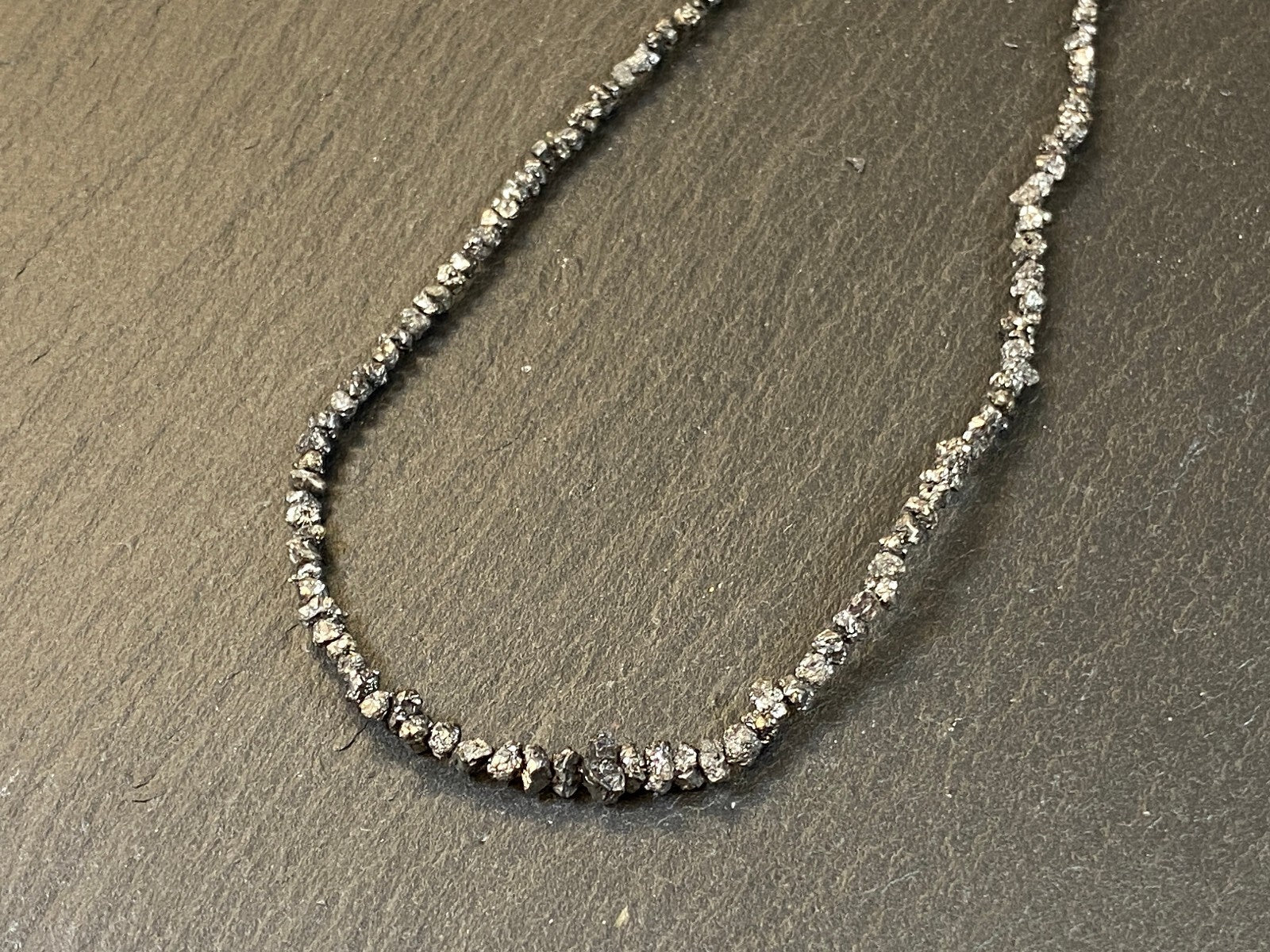 HALSKETTE KETTE AUS ROHEN DIAMANTEN 47cm LANG VERSCHLUSS 14K GELBGOLD